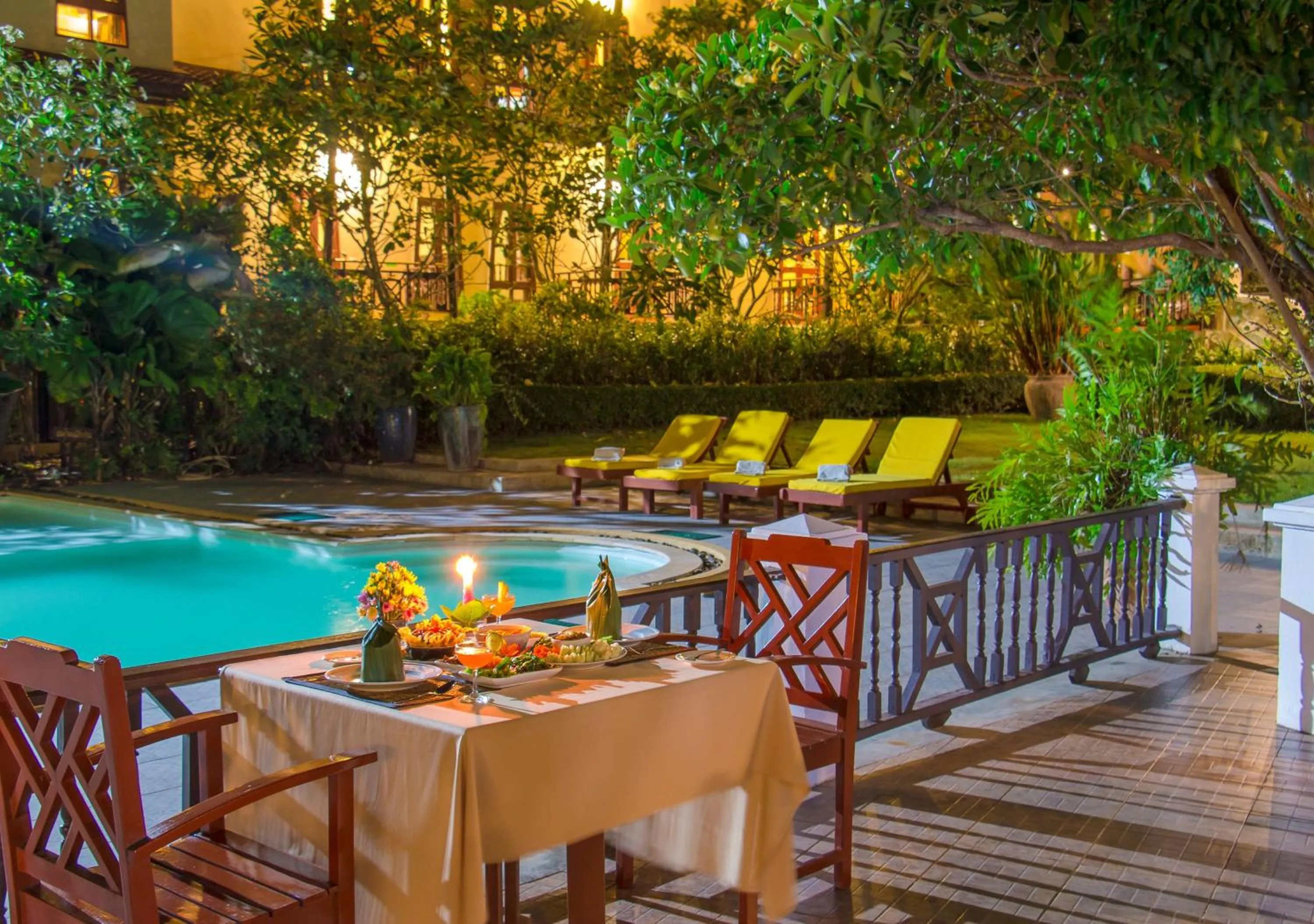 Restaurant/places to eat in Phuwanalee Resort