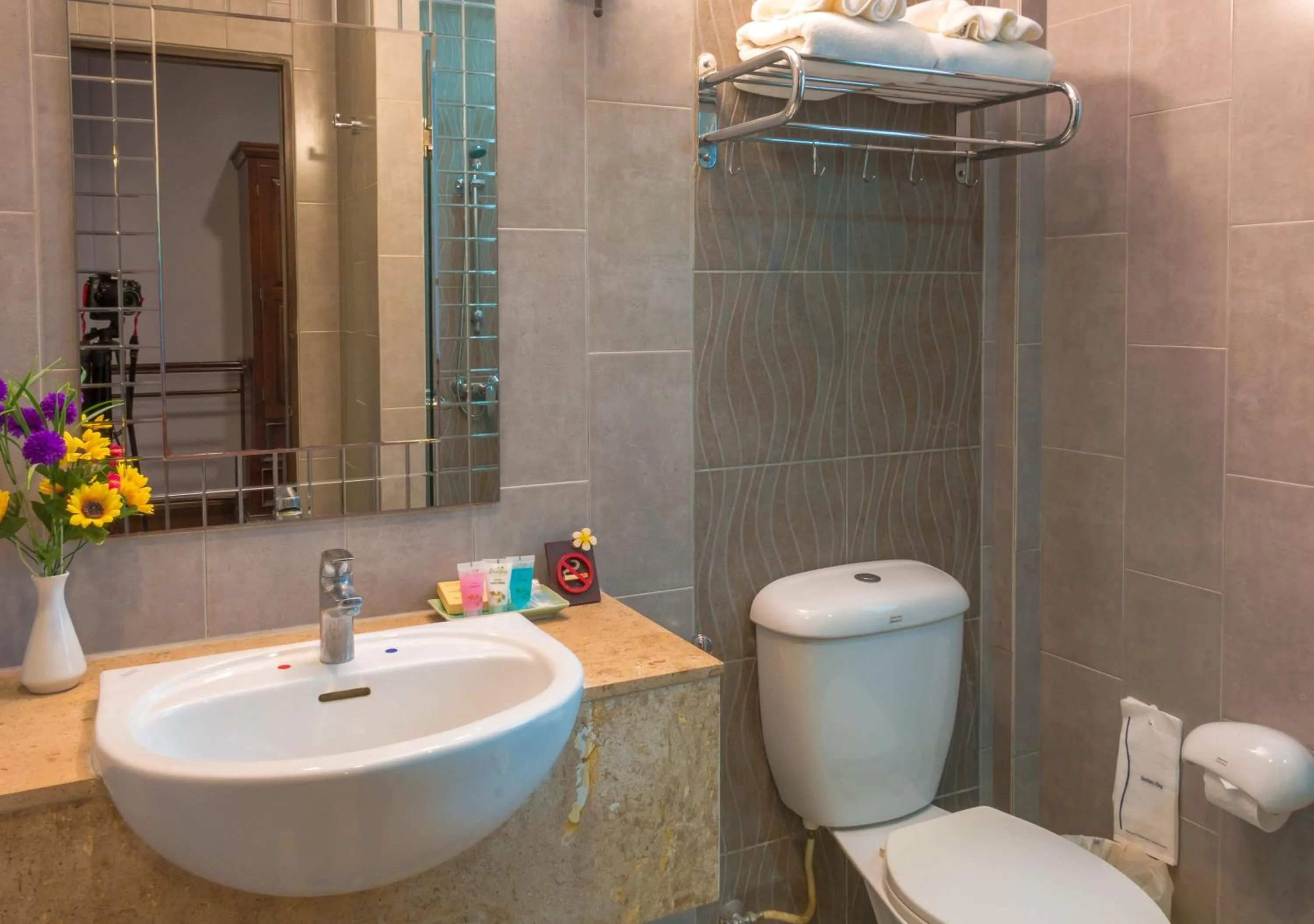 Bathroom in Phuwanalee Resort