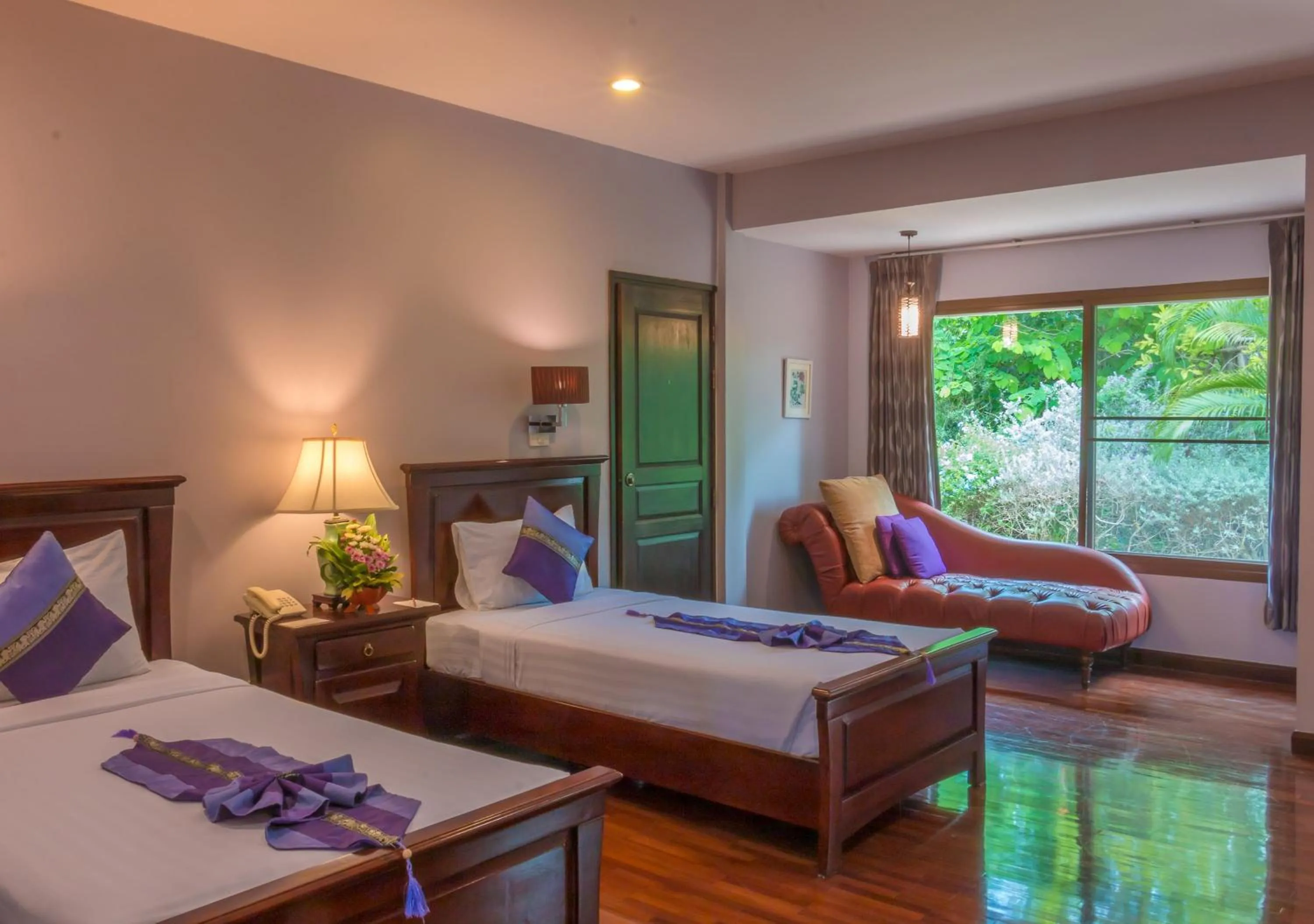 Bed in Phuwanalee Resort