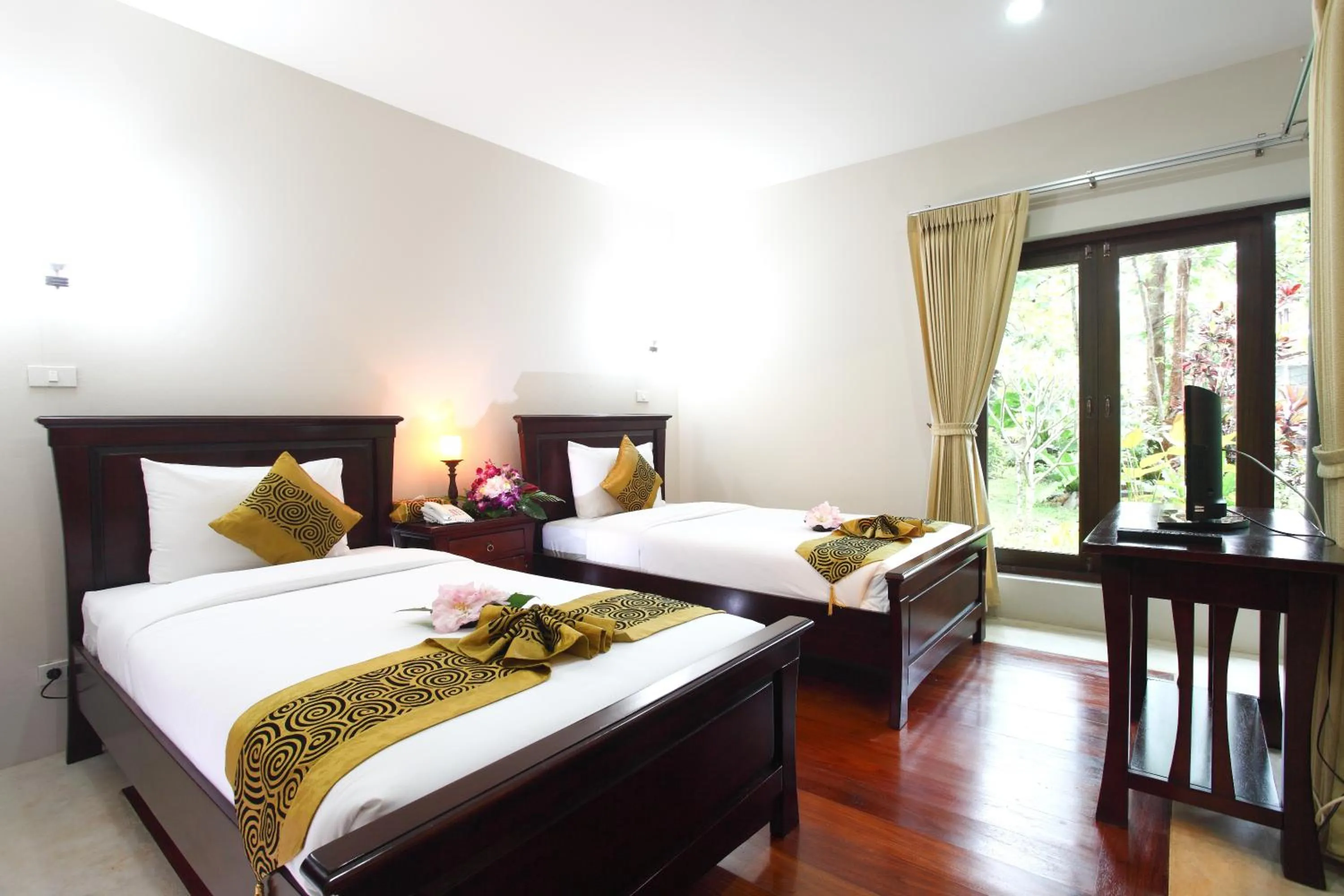 Bed in Phuwanalee Resort