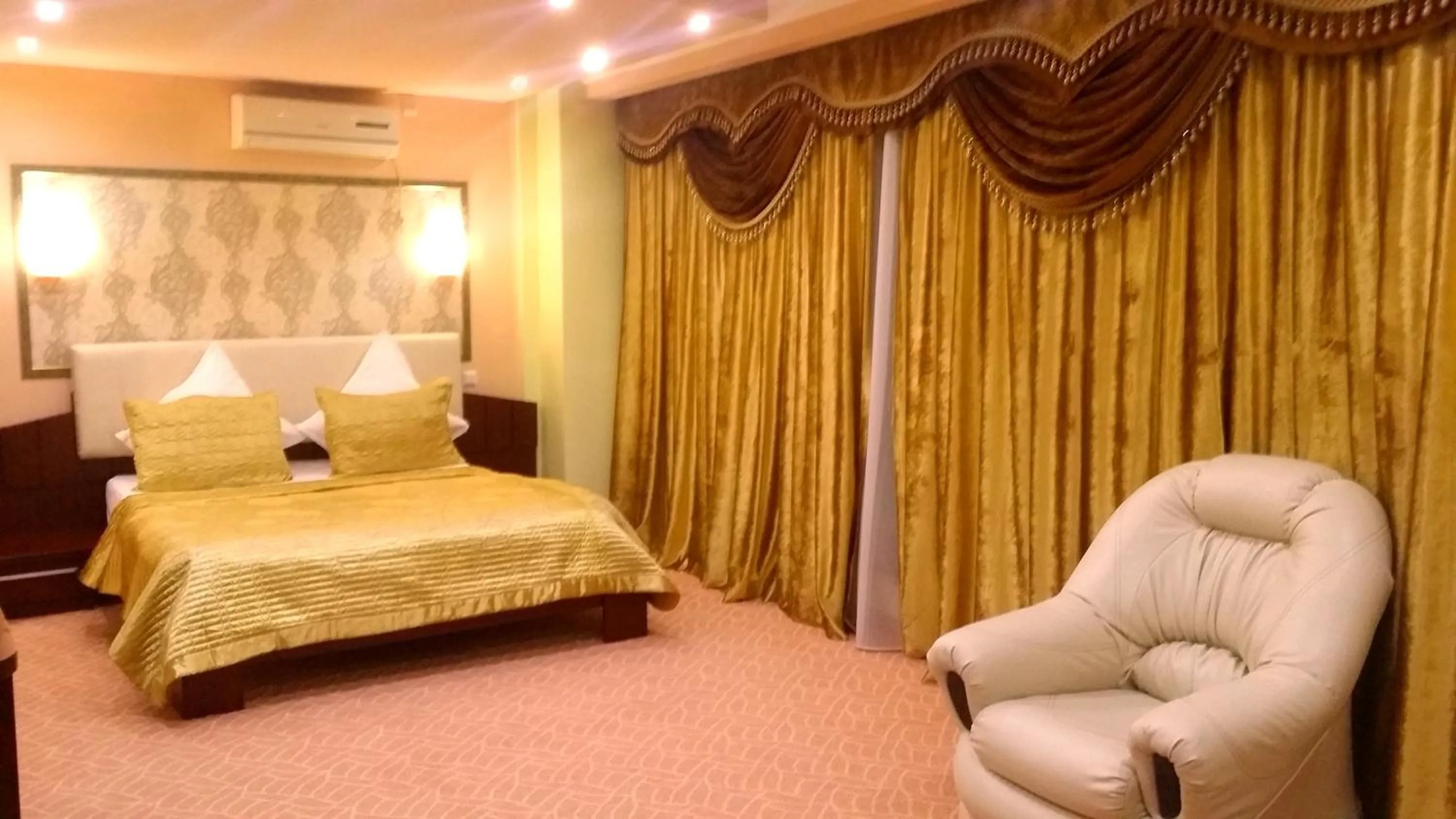 Bed in Byblov Rooms Boutique