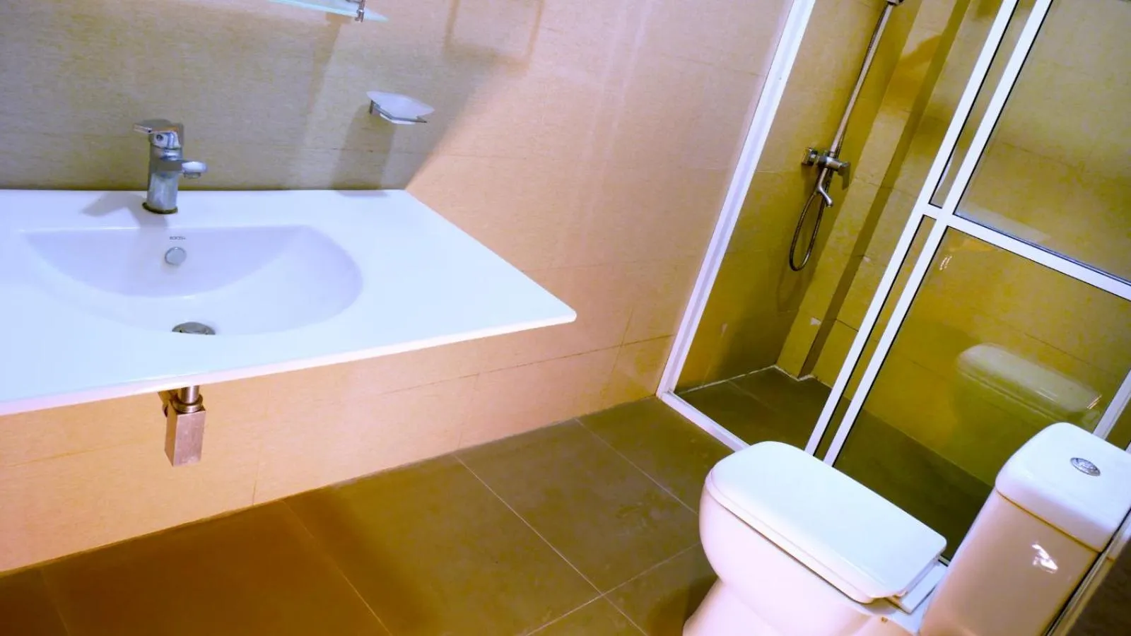 Shower in Ella, Nine Arch Holiday Resort