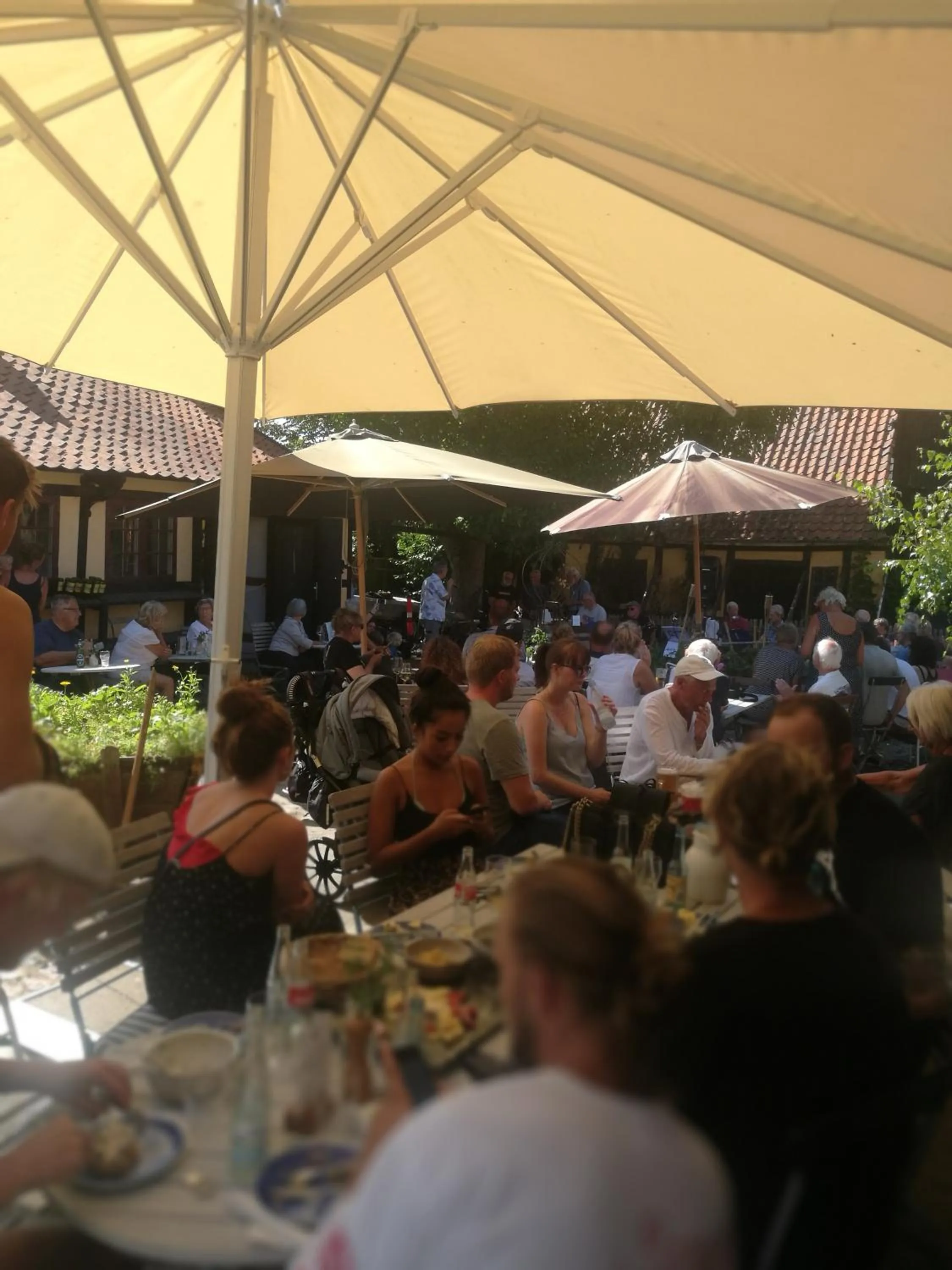 Restaurant/places to eat in Kjobing Manor