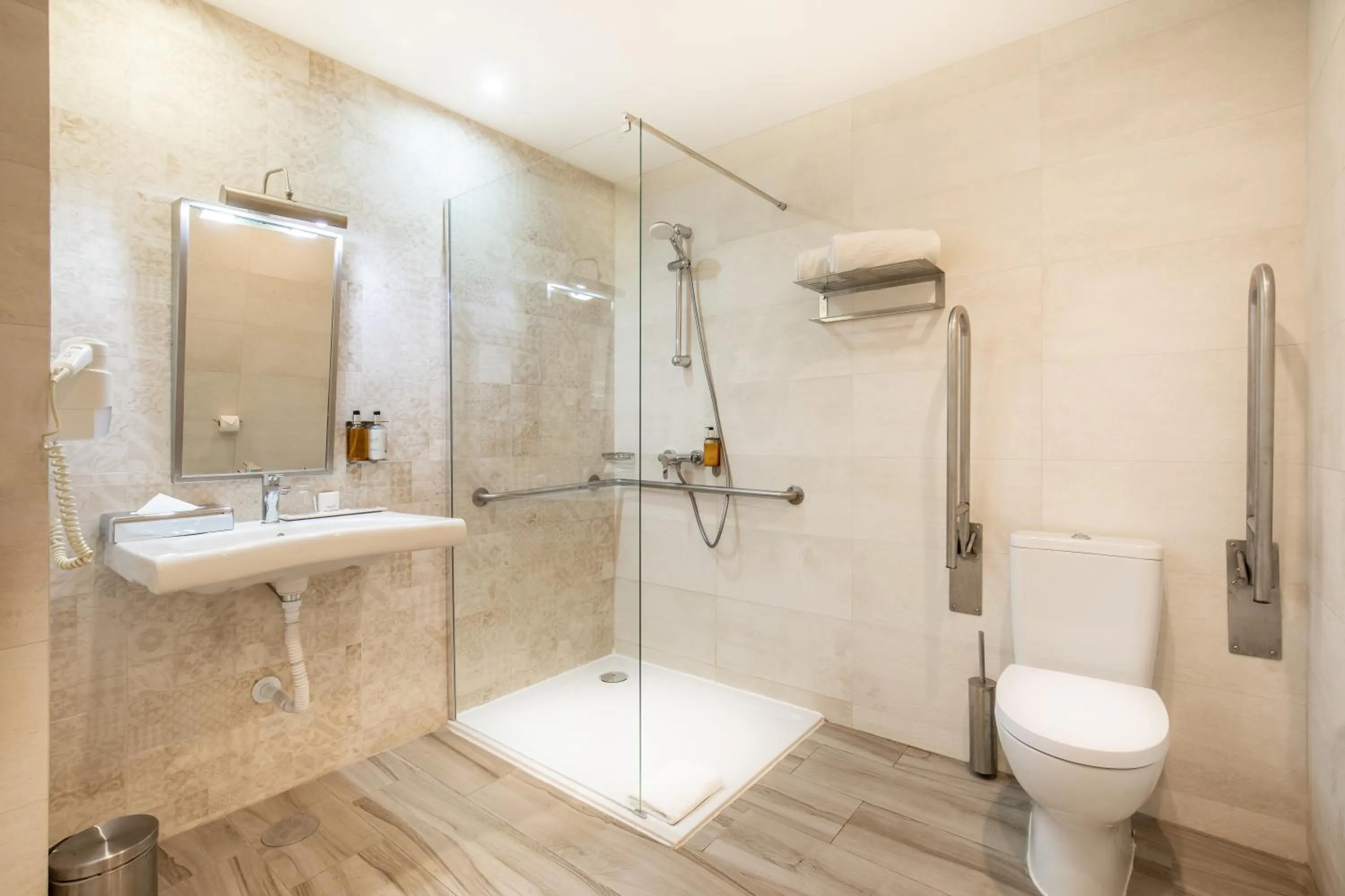 Bathroom in AP Oriental Beach - Adults Friendly