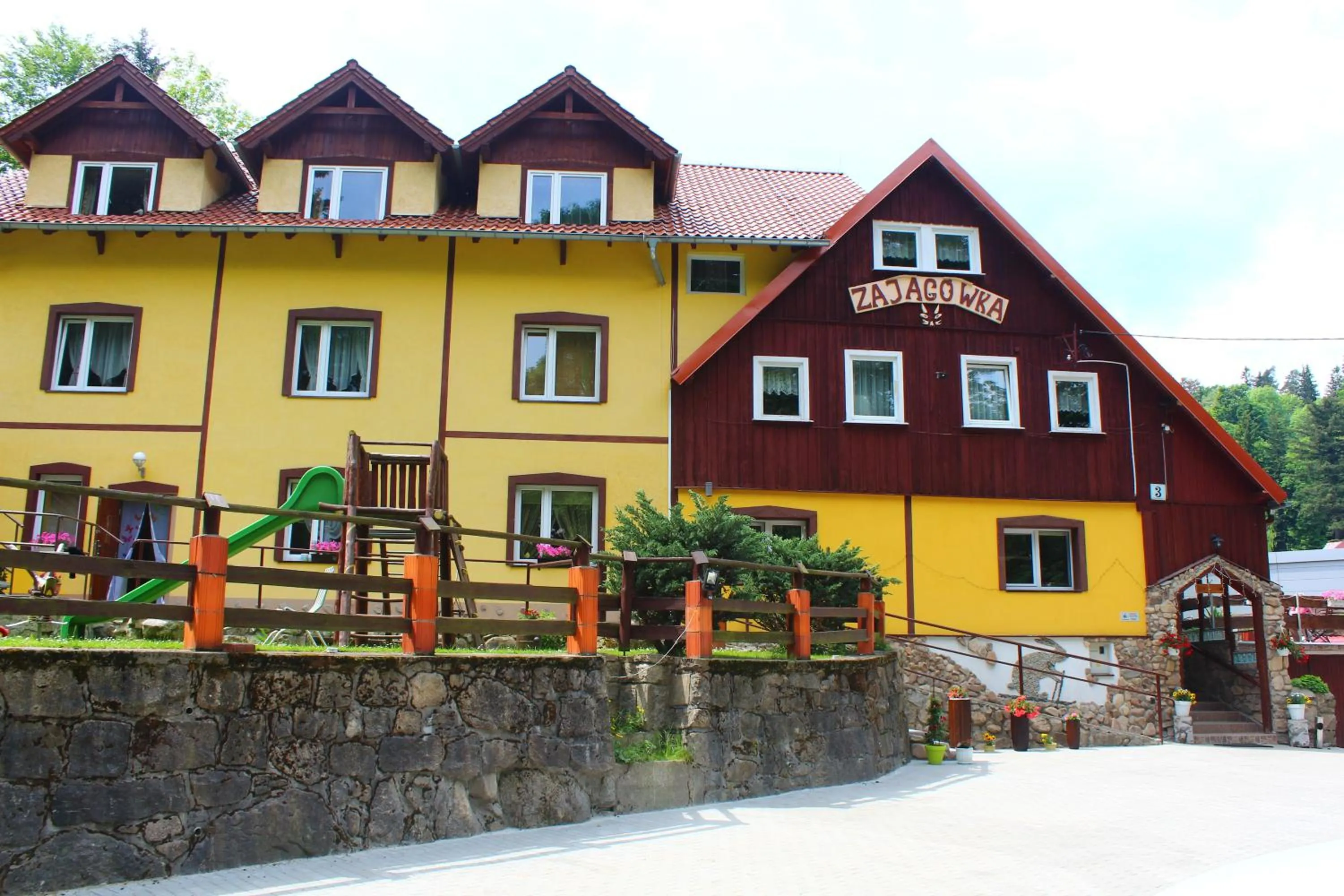 Property building in Harmont Montis- dawna Zającówka- IDEALNA lokalizacja - leśna enklawa w centrum miasta! Sauna, masaże, zabiegi spa!
