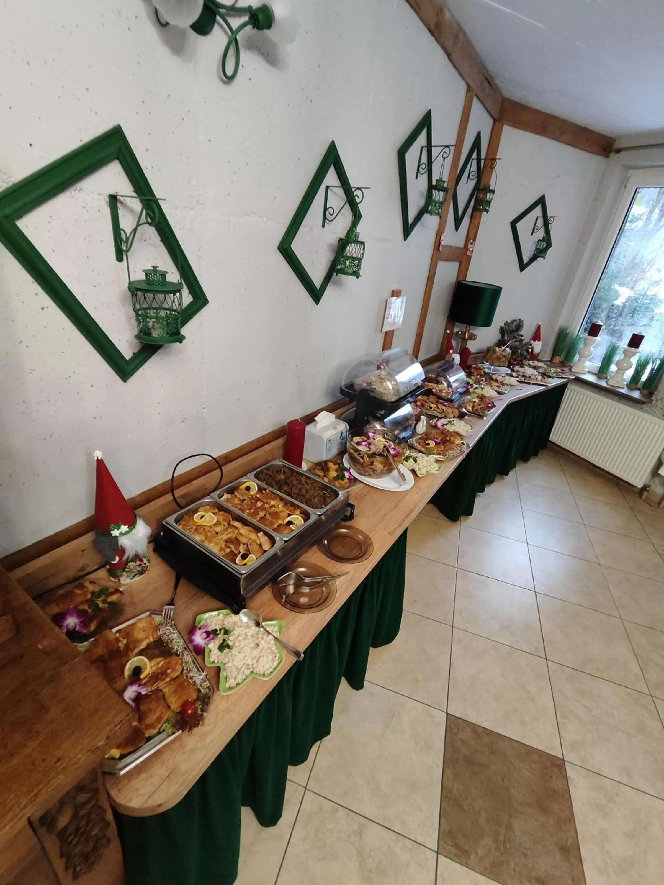 Restaurant/places to eat in Harmont Montis- dawna Zającówka- IDEALNA lokalizacja - leśna enklawa w centrum miasta! Sauna, masaże, zabiegi spa!
