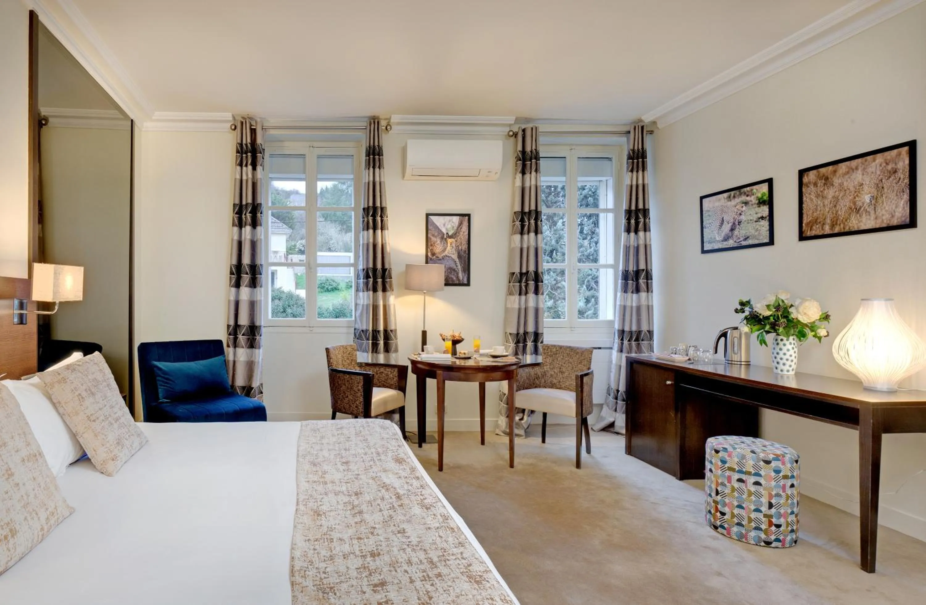 Photo of the whole room, Bed in La Côte Saint Jacques