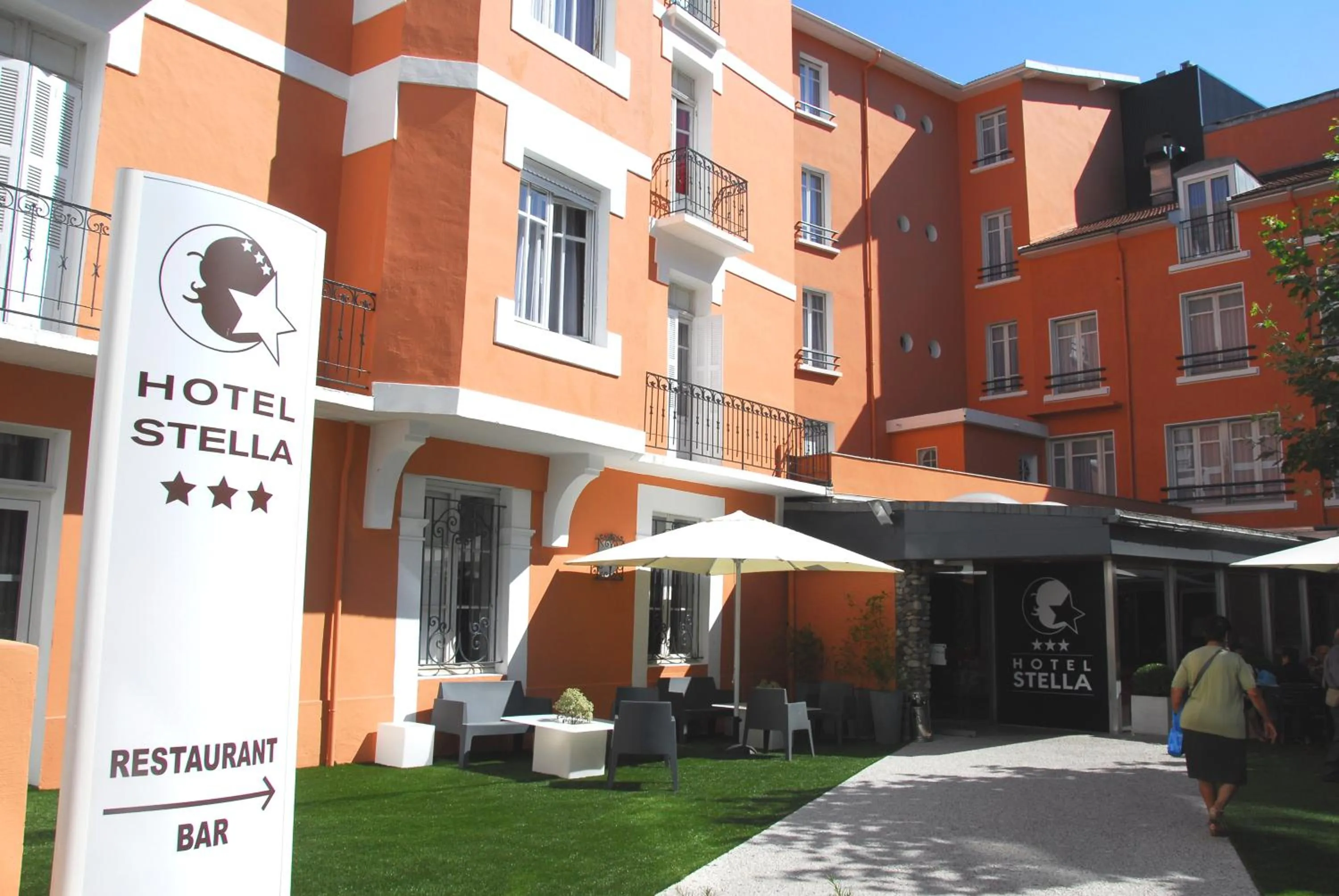Patio in Hôtel Stella