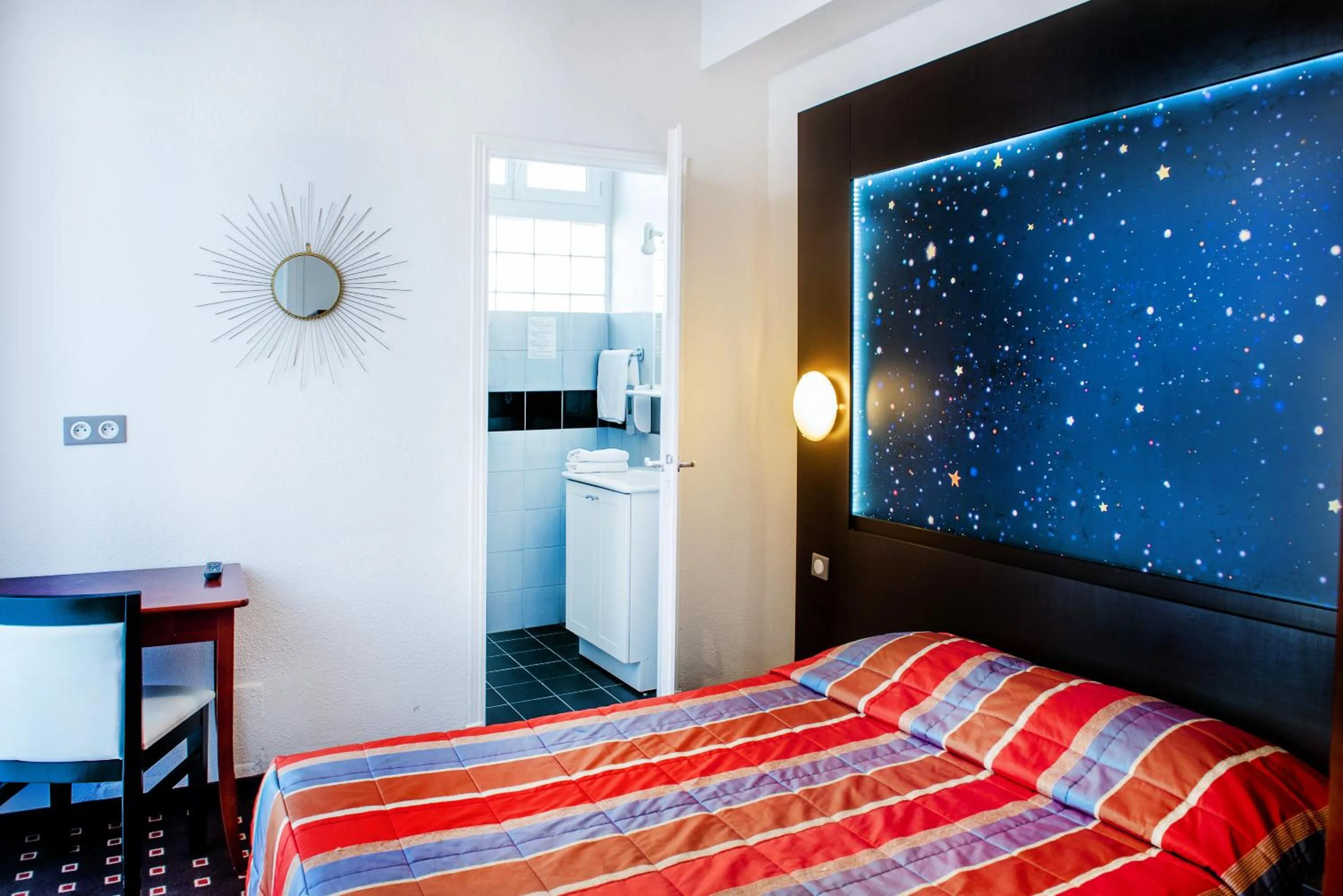 Bedroom, Bed in Hôtel Stella