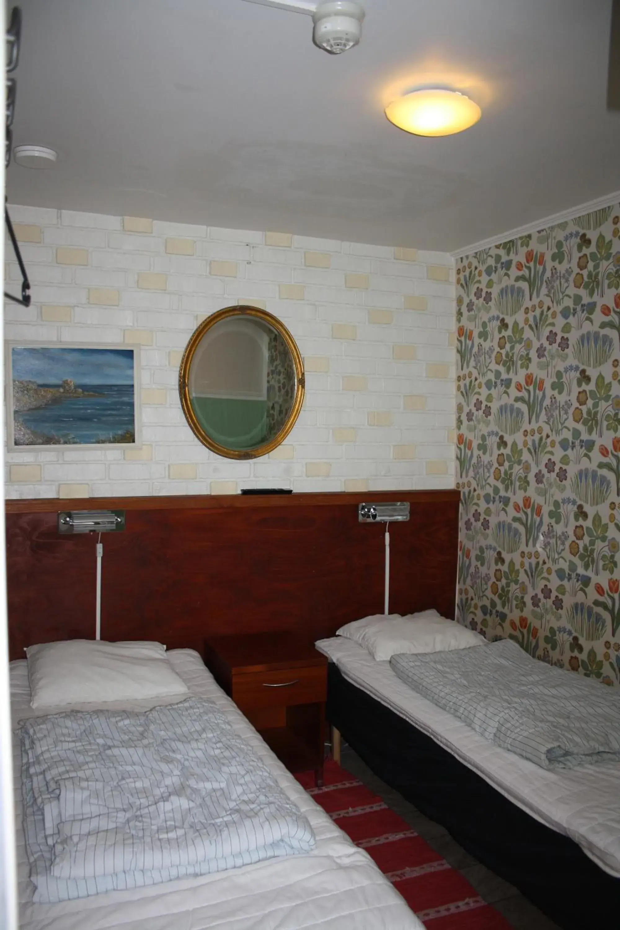 Twin Room with Shared Bathroom in Hostel Bed & Breakfast Twin Room with Shared Bathroom in Hostel Bed & Breakfast