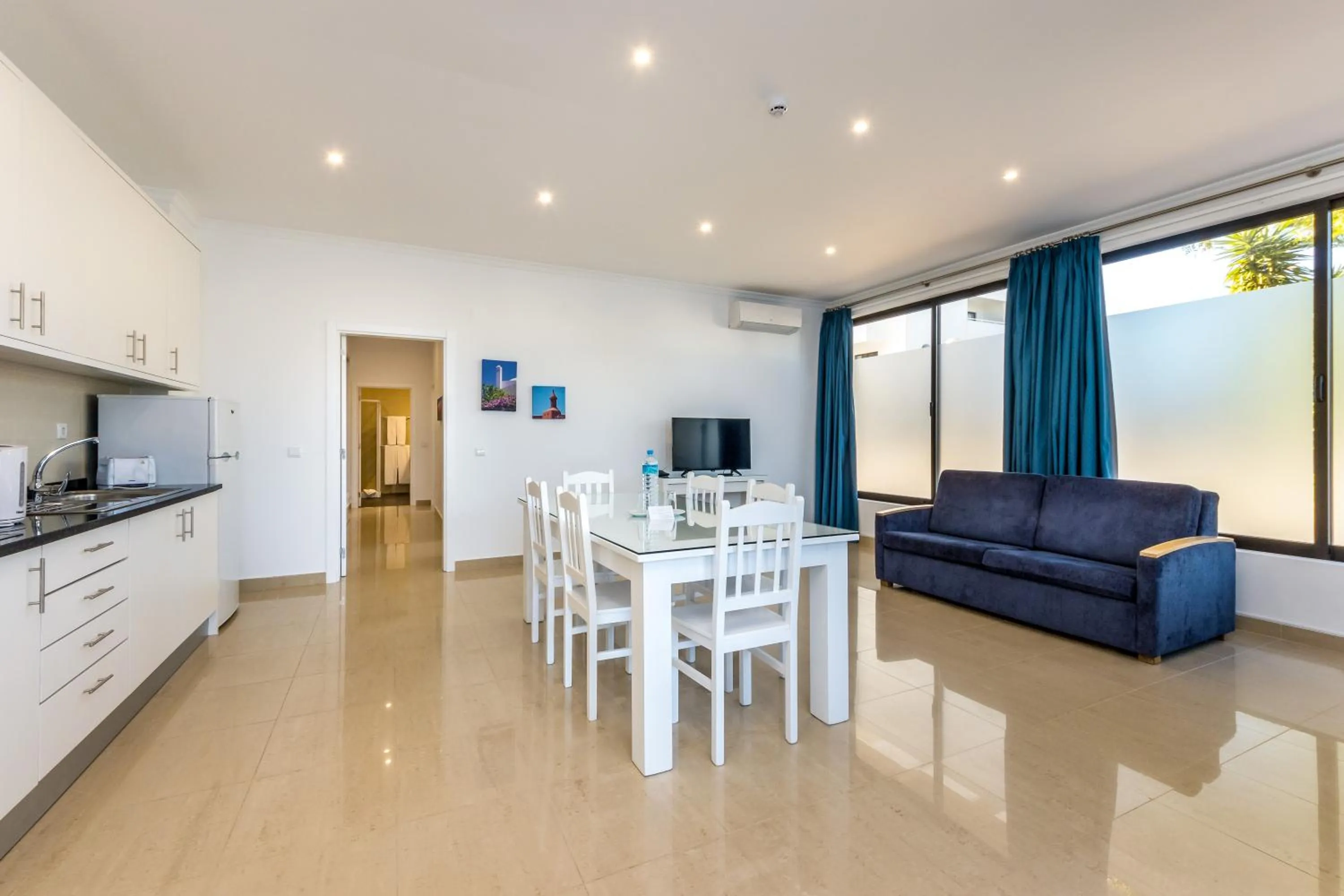 TV and multimedia in Janelas do Mar Apartamentos Turisticos