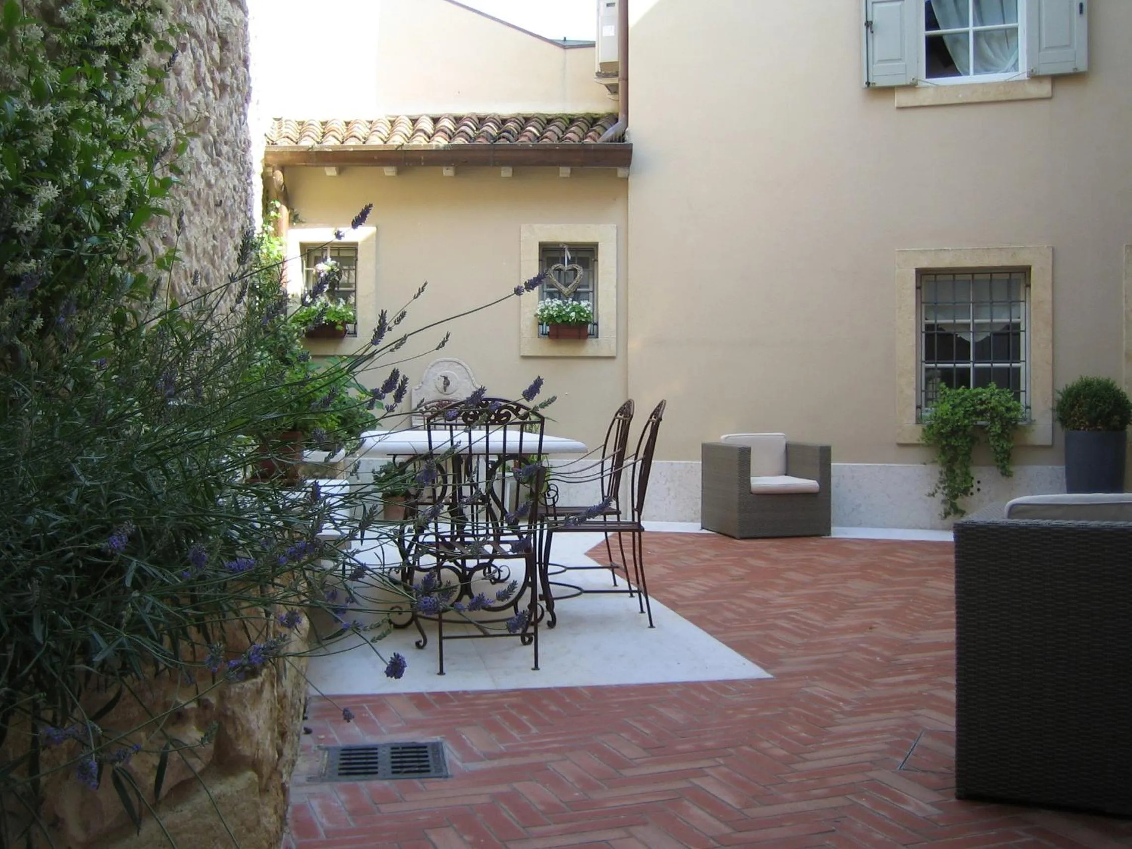 Patio in Bagolina Boutique B&B