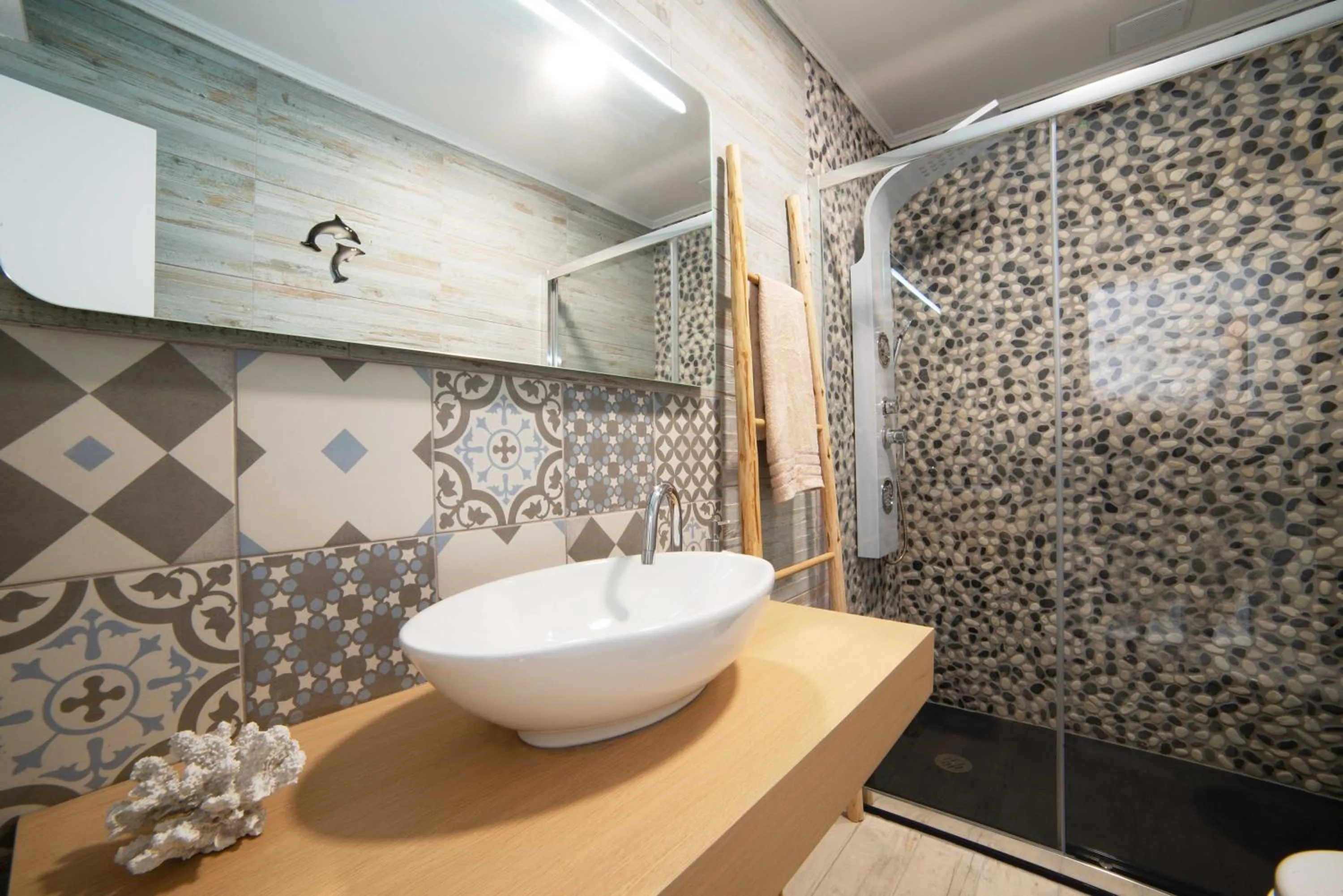 Shower in O Quintal Guesthouse