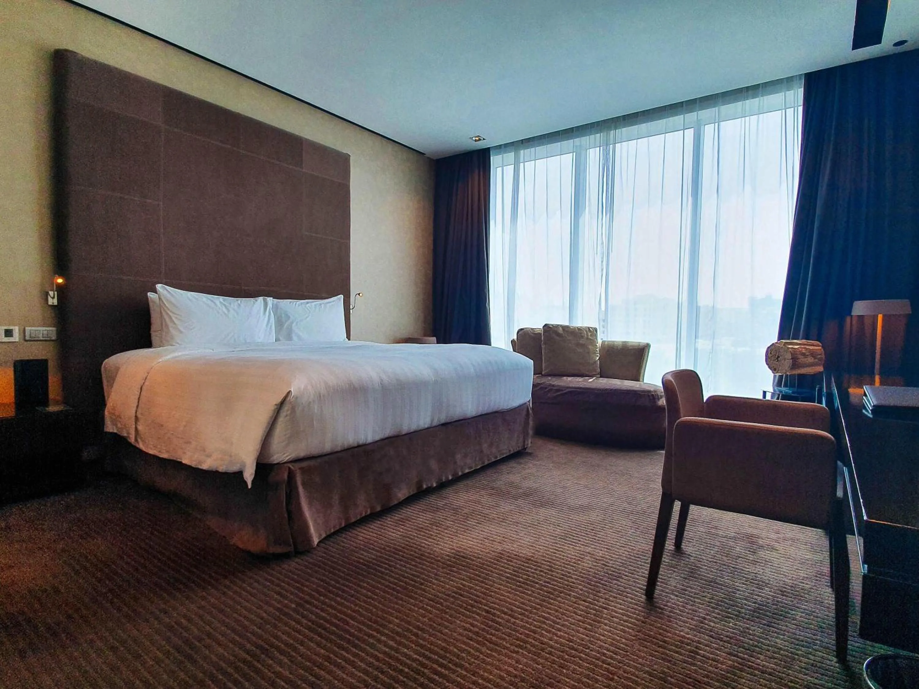 Property building, Bed in The Canvas Dubai - MGallery Hotel Collection