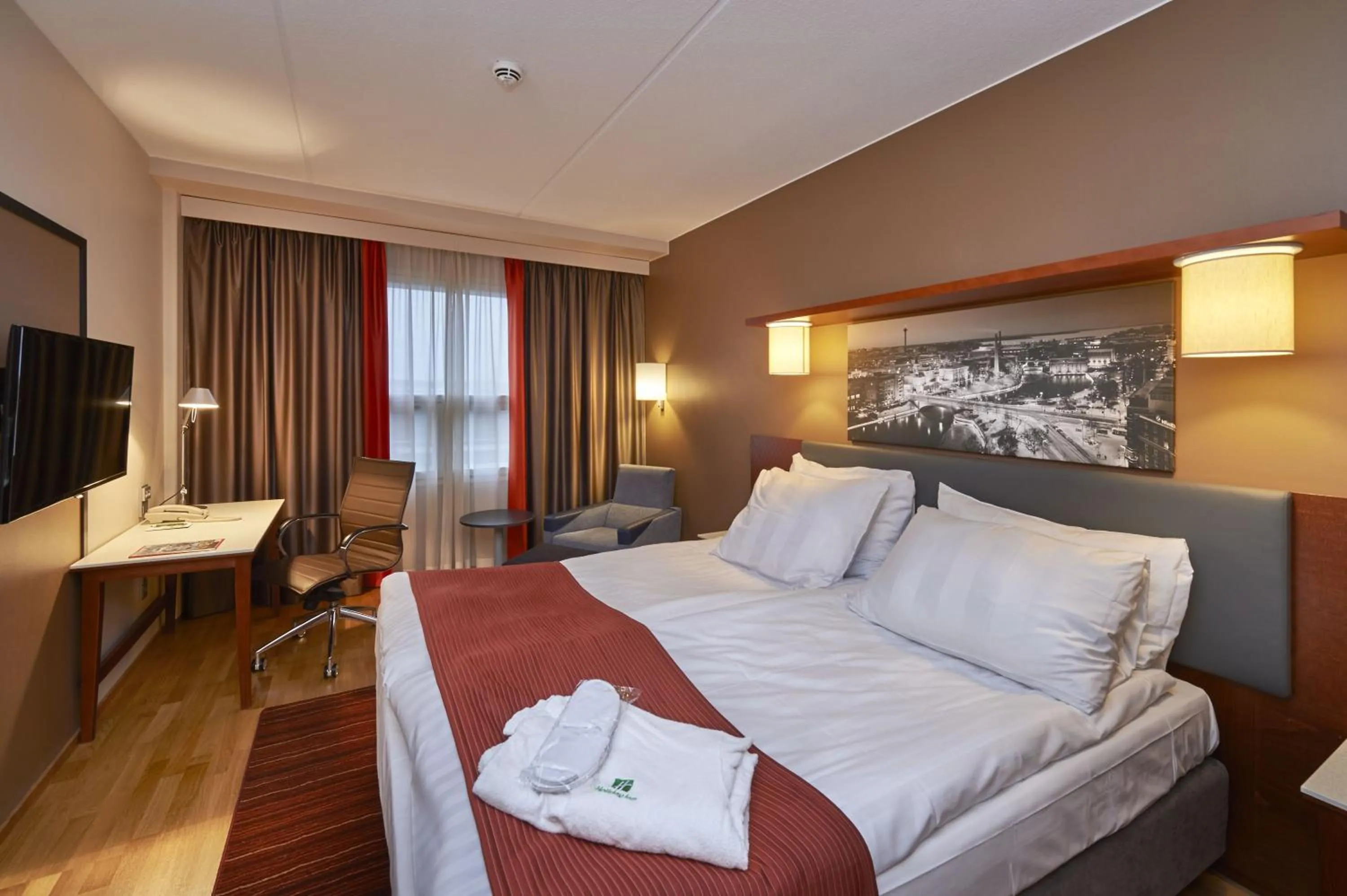 Photo of the whole room, Bed in Holiday Inn Tampere - Central Station by IHG