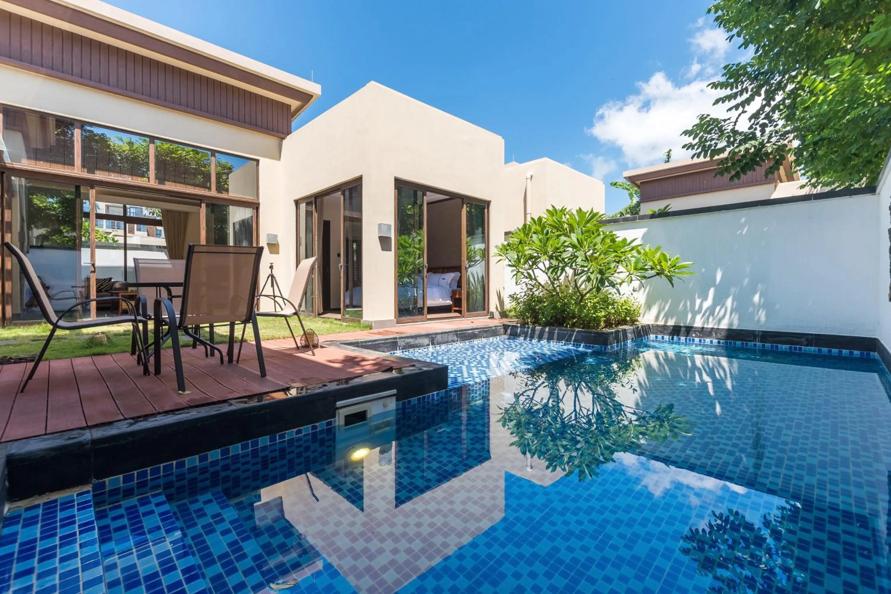 Swimming pool in Sanya Haitang Bay Mushe Villa