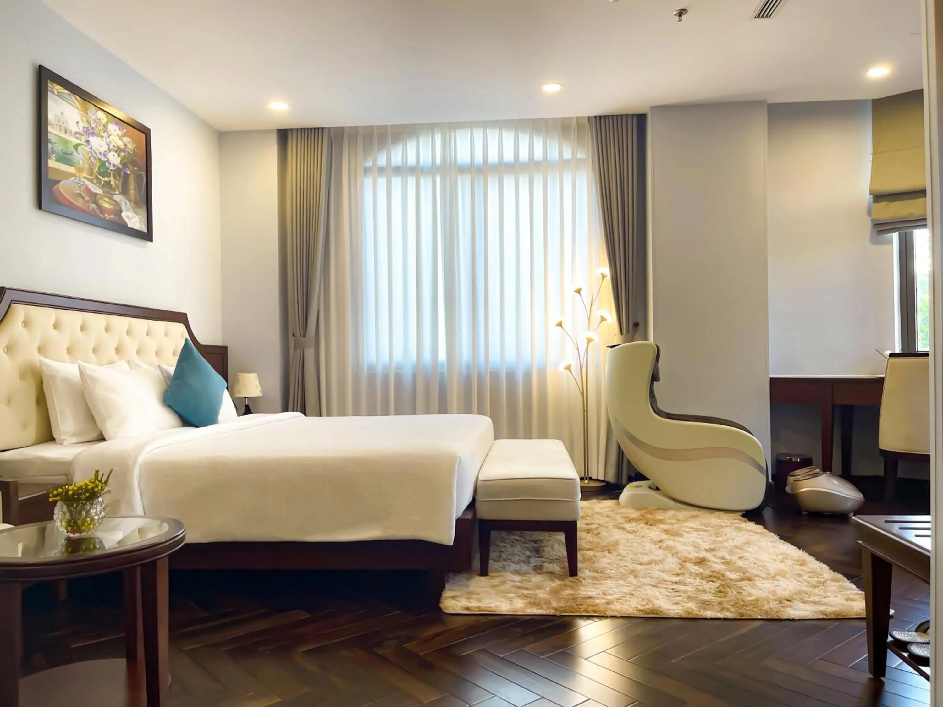 Bed in Happy Life Grand Hotel & Rooftop Skybar