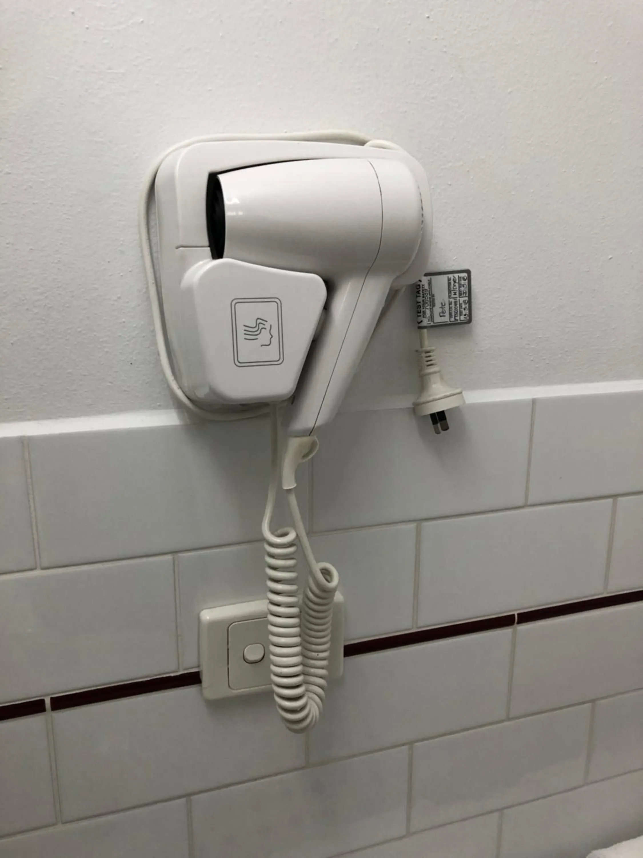 Bathroom in Adelaide Airport Motel