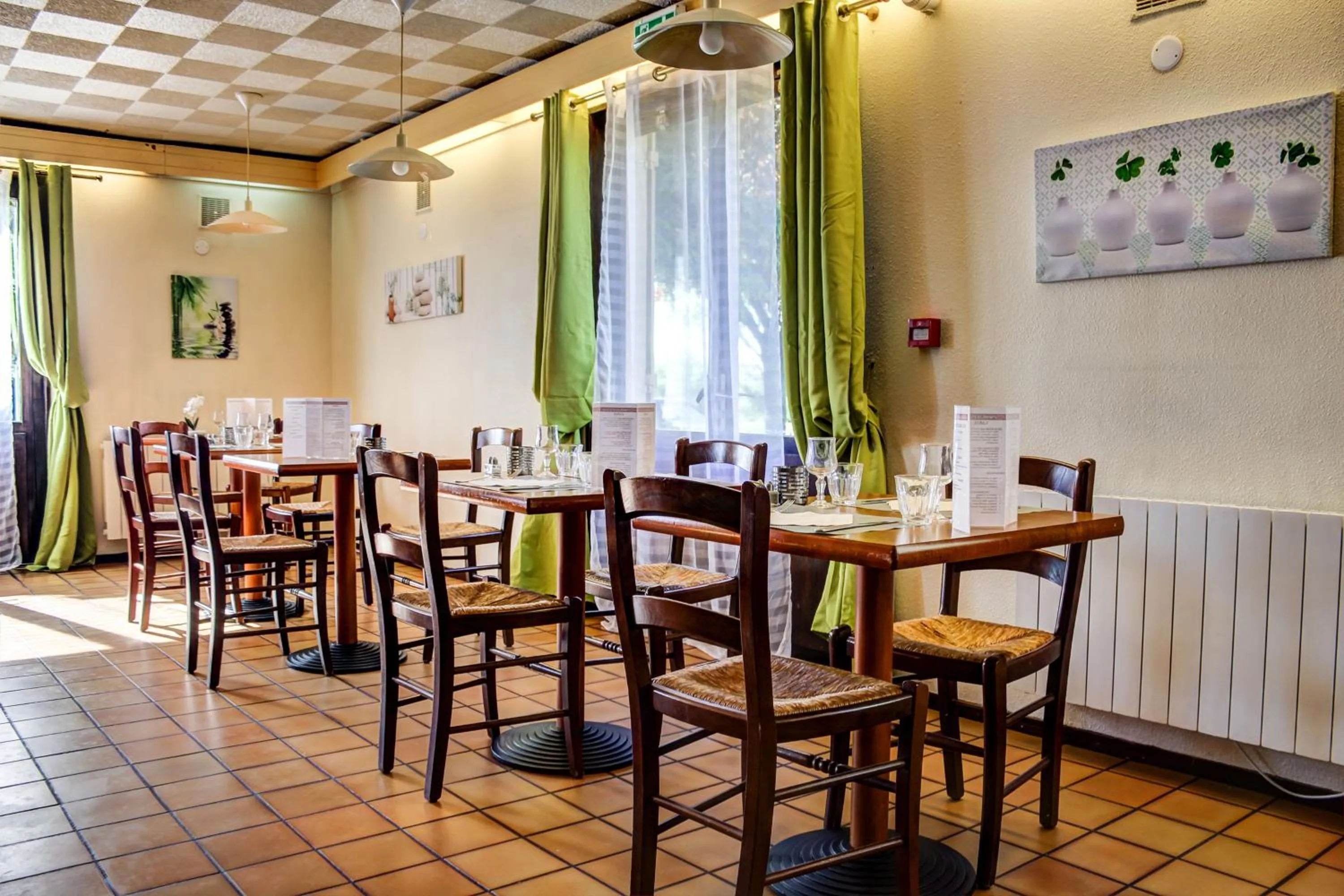 Restaurant/places to eat in Hôtel Inn Design Resto Novo Bourges