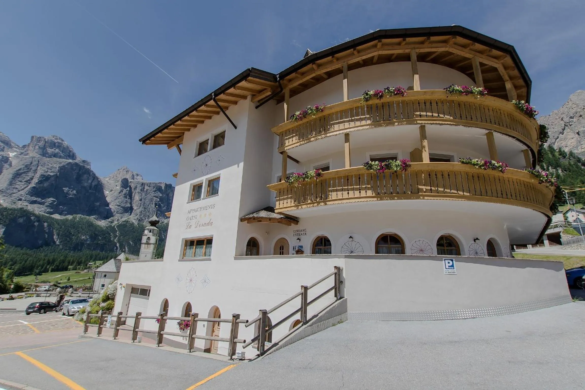 Property building in Garnì La Dorada