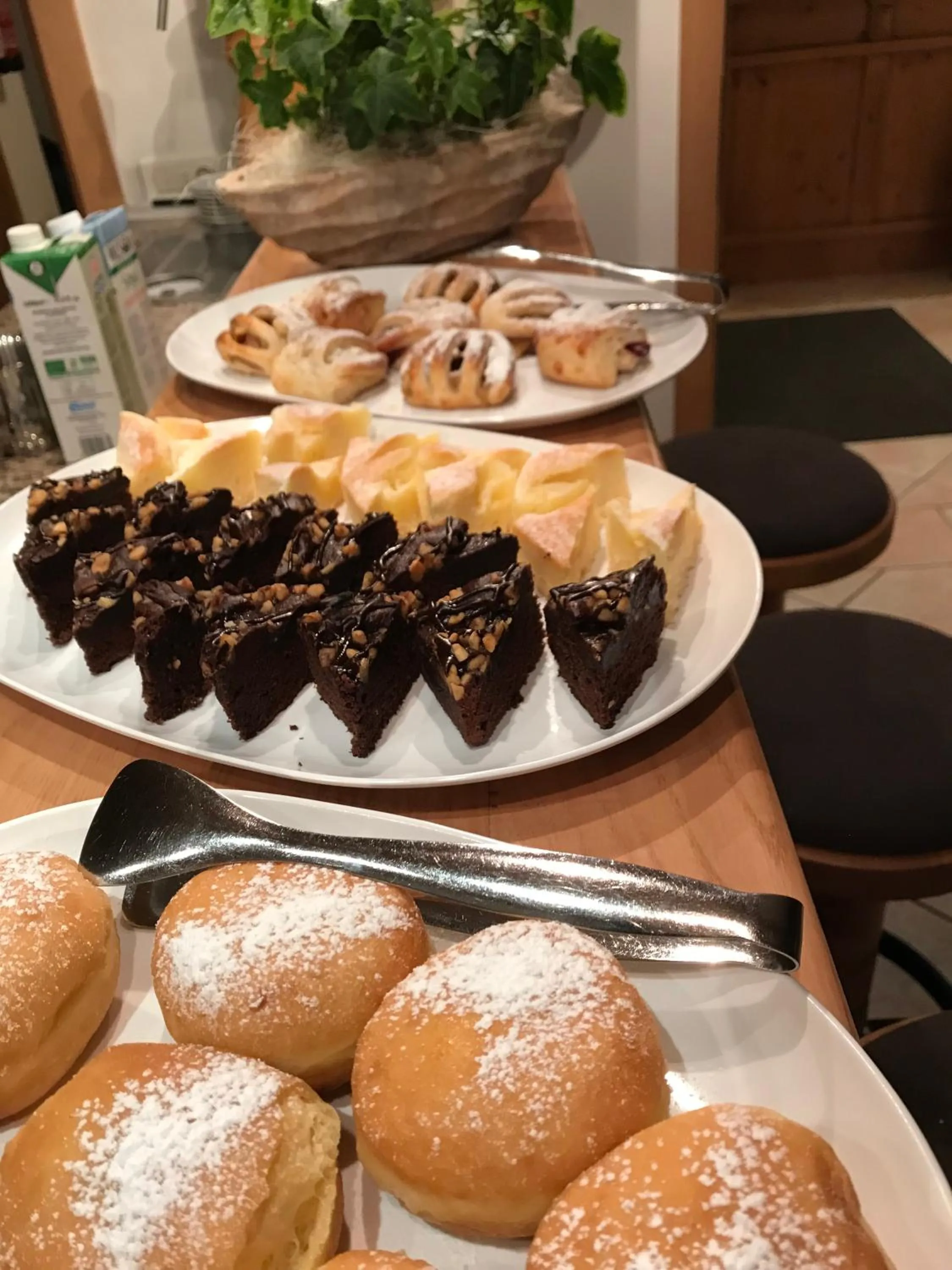 Buffet breakfast in Garnì La Dorada