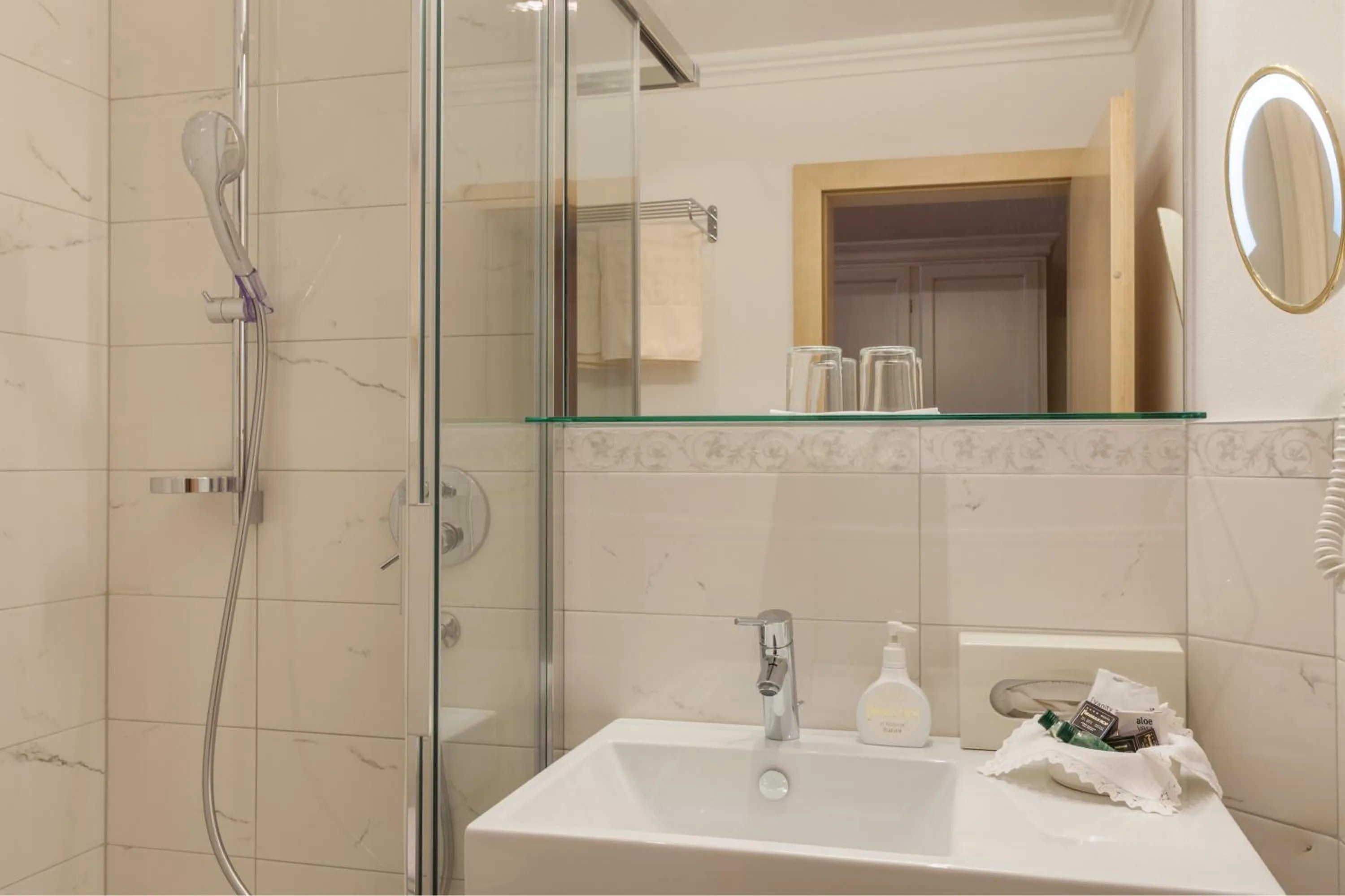 Shower in Hotel Funggashof