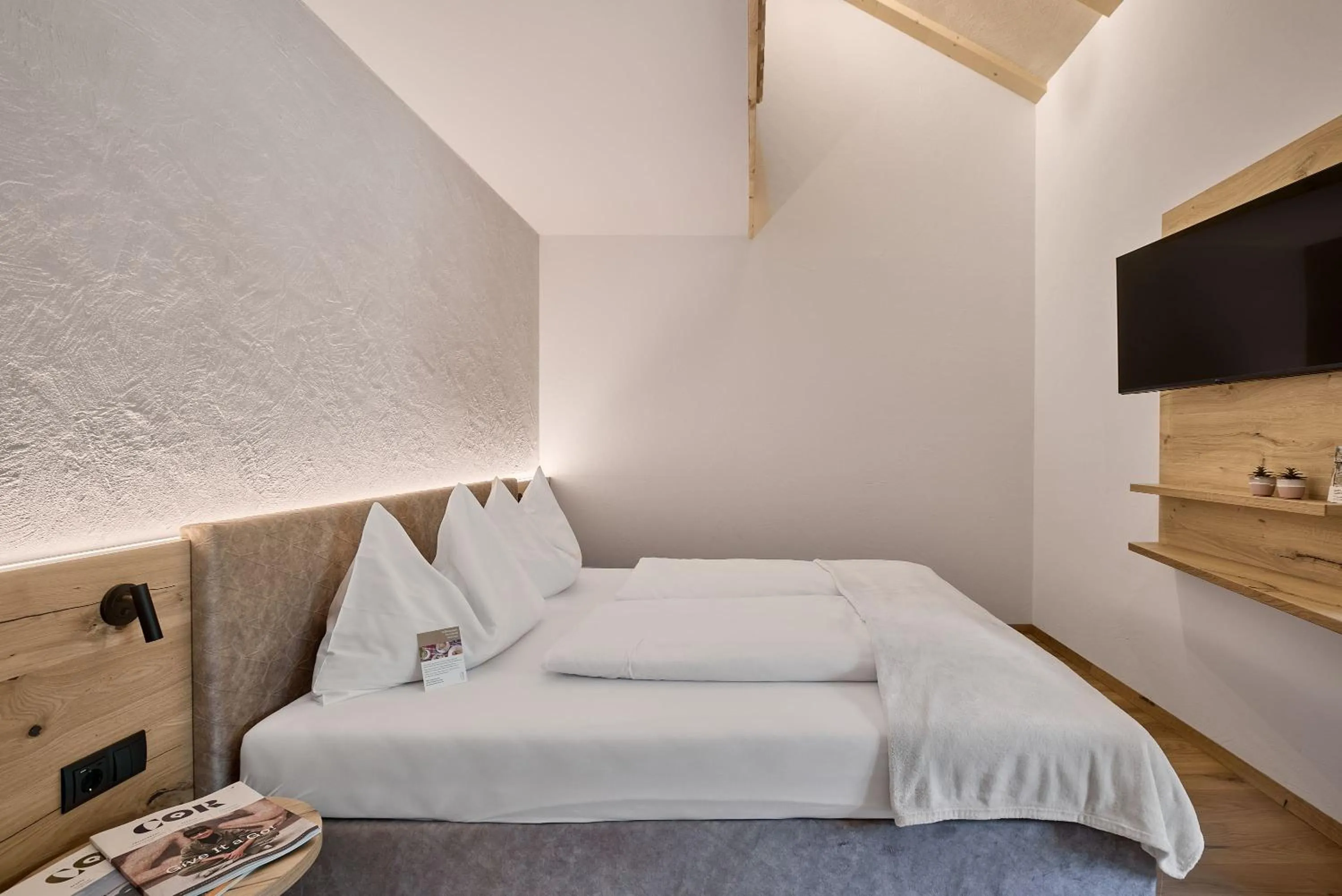 Bed in Hotel Schmuckhof