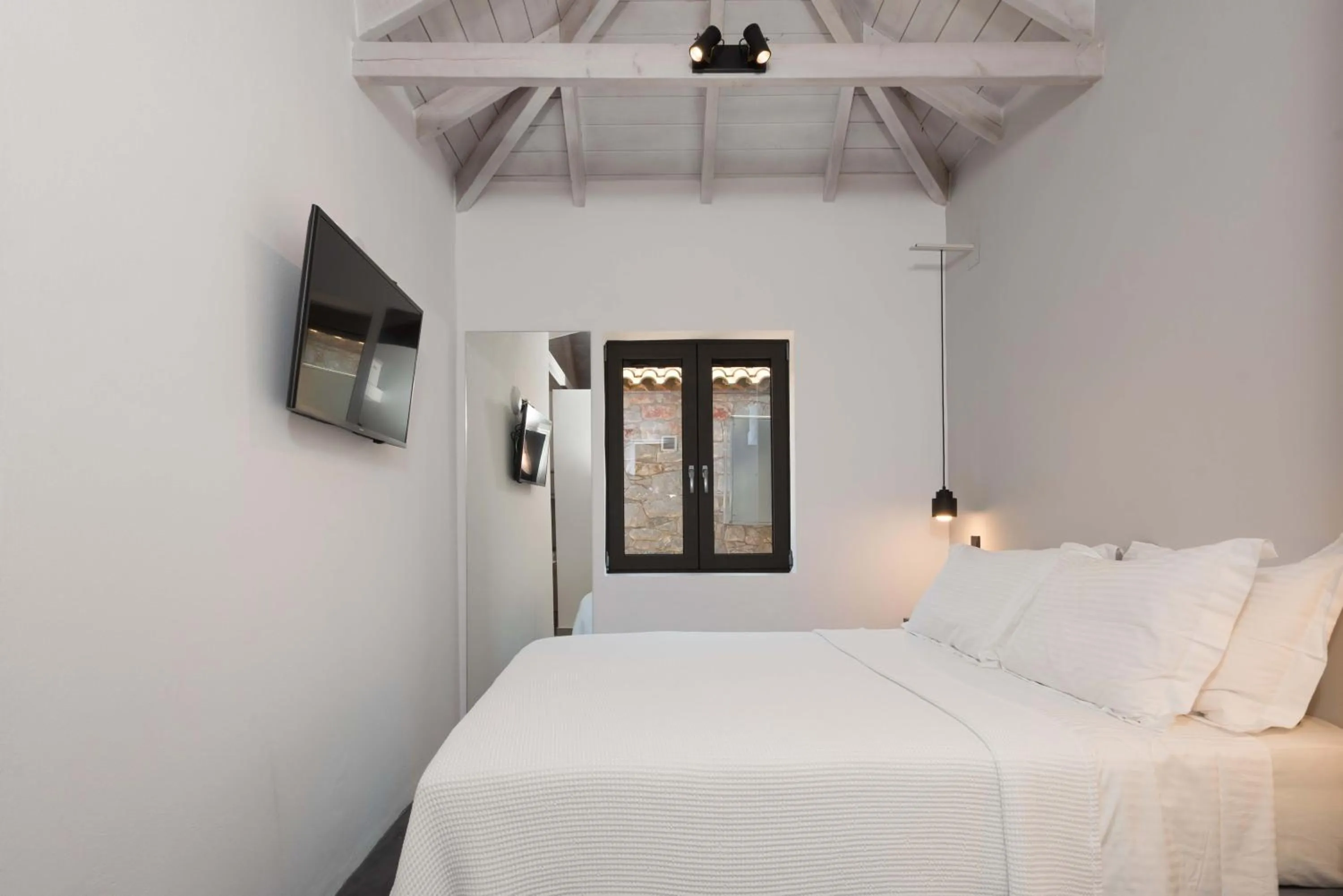 Bed in Calme Suites Mani