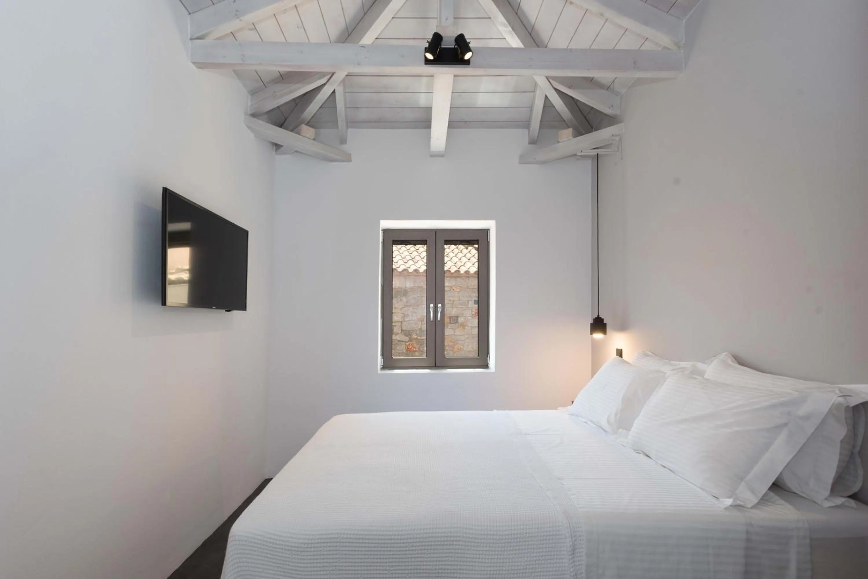 Bedroom, Bed in Calme Suites Mani