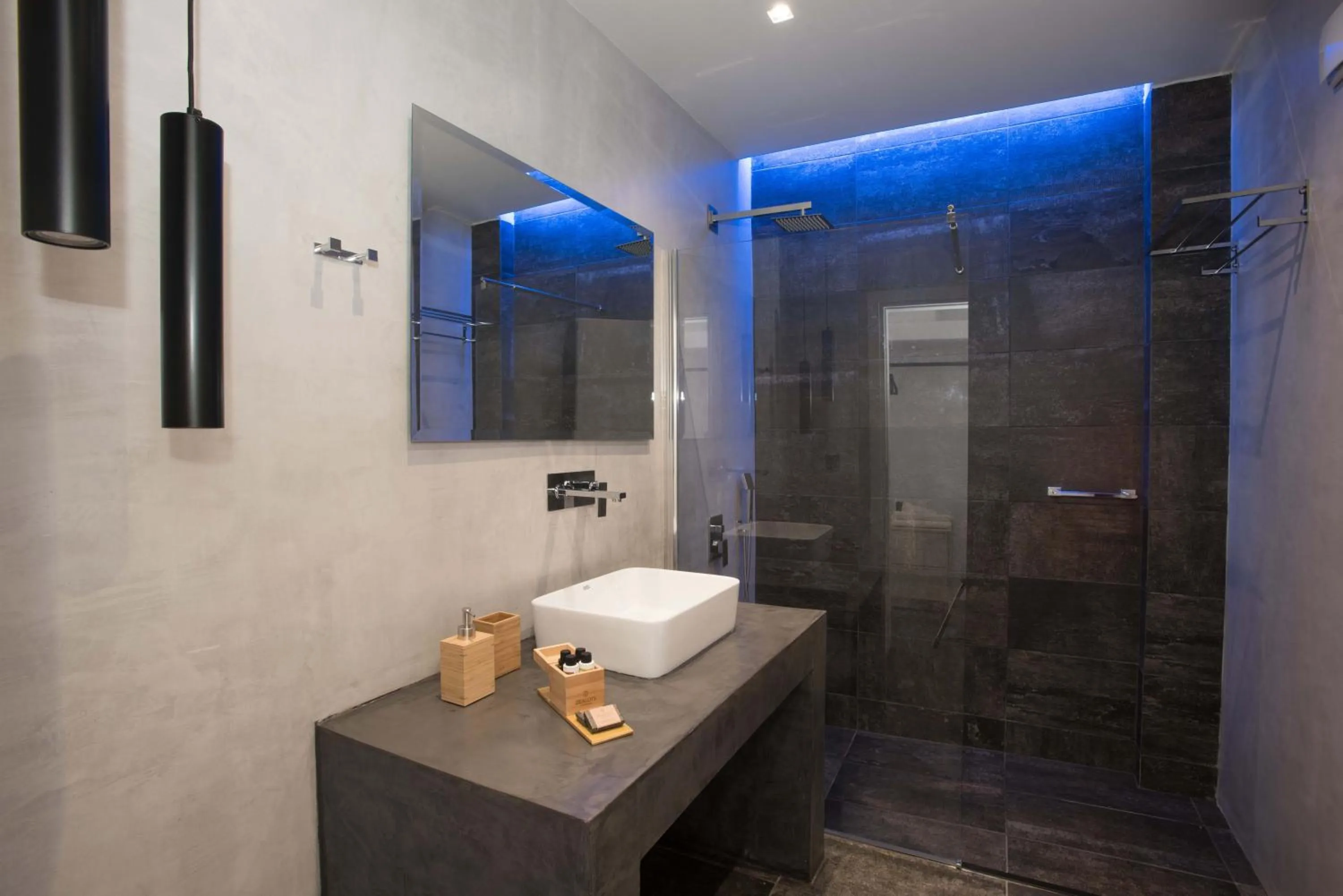 Bathroom in Calme Suites Mani