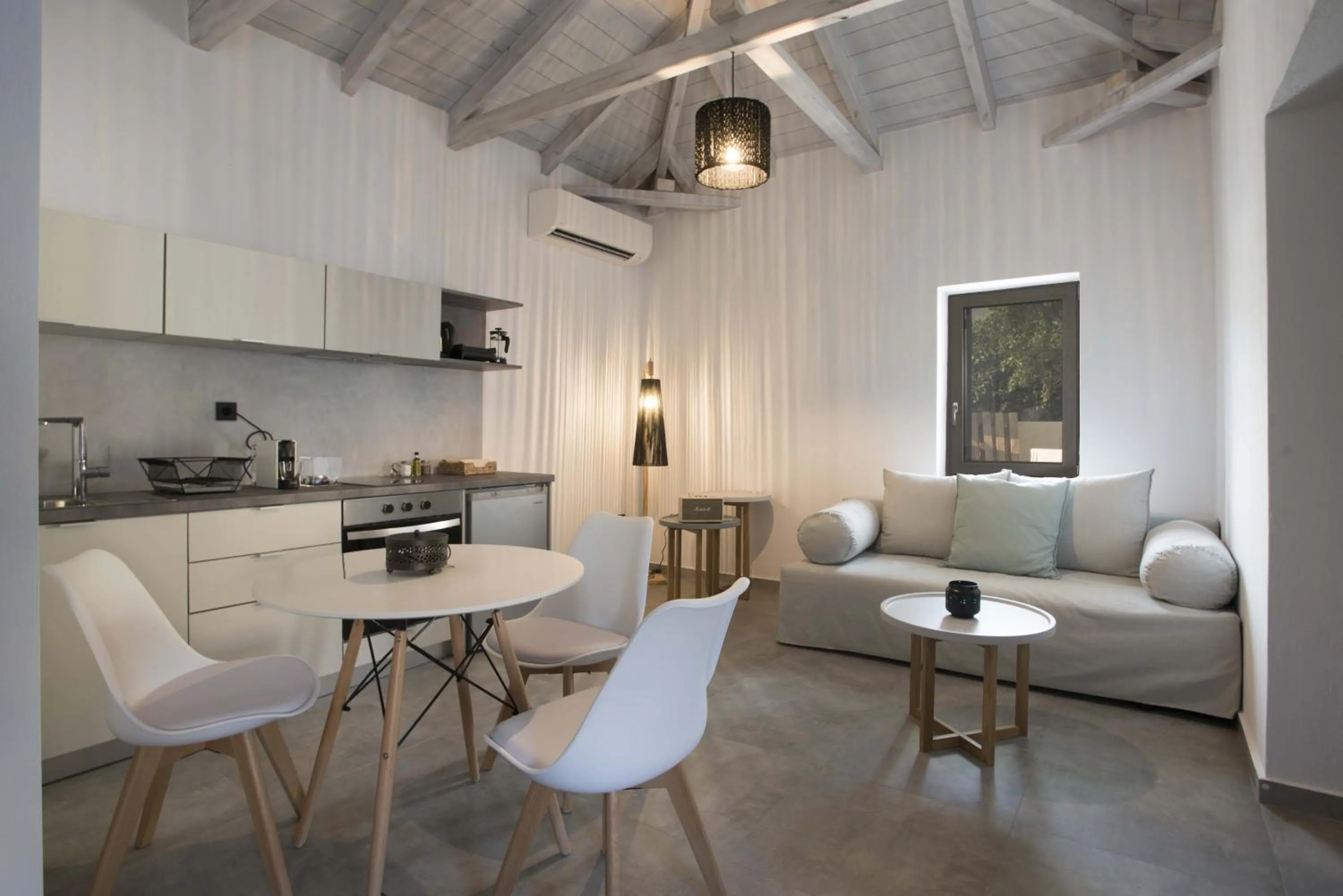 Living room in Calme Suites Mani