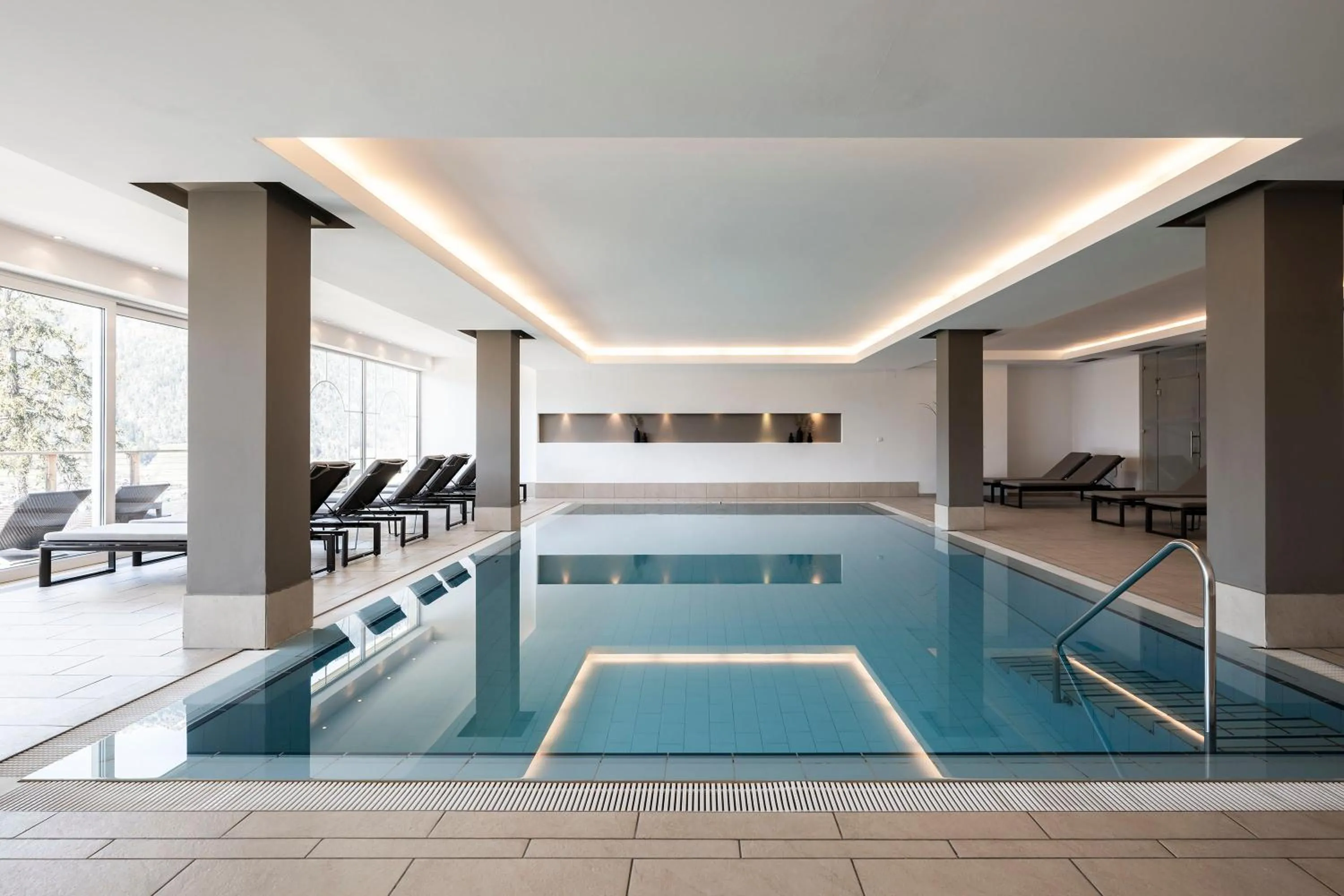 Swimming pool in Hotel Erzherzog Johann