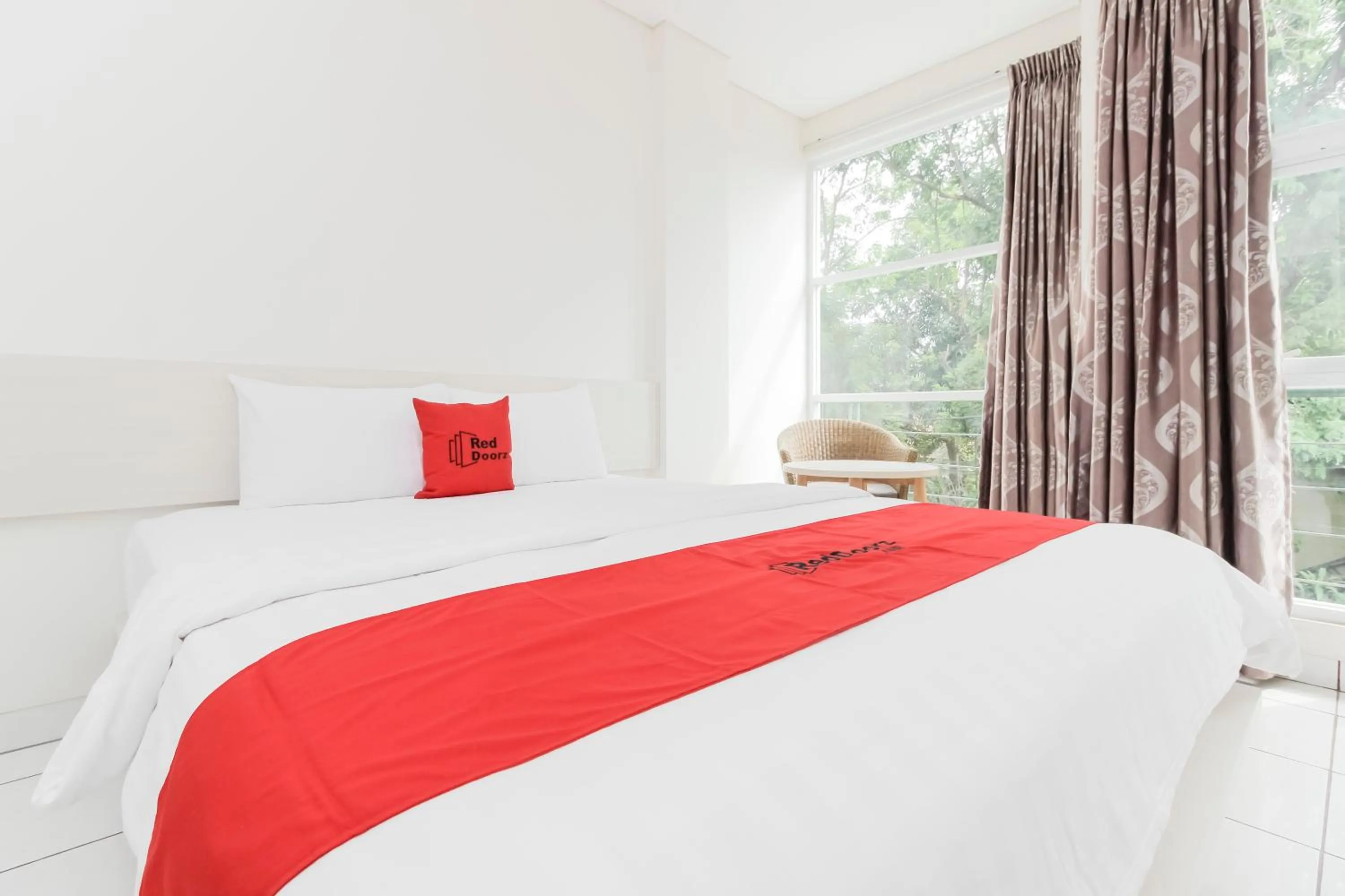 Bedroom, Bed in RedDoorz near Pancoran