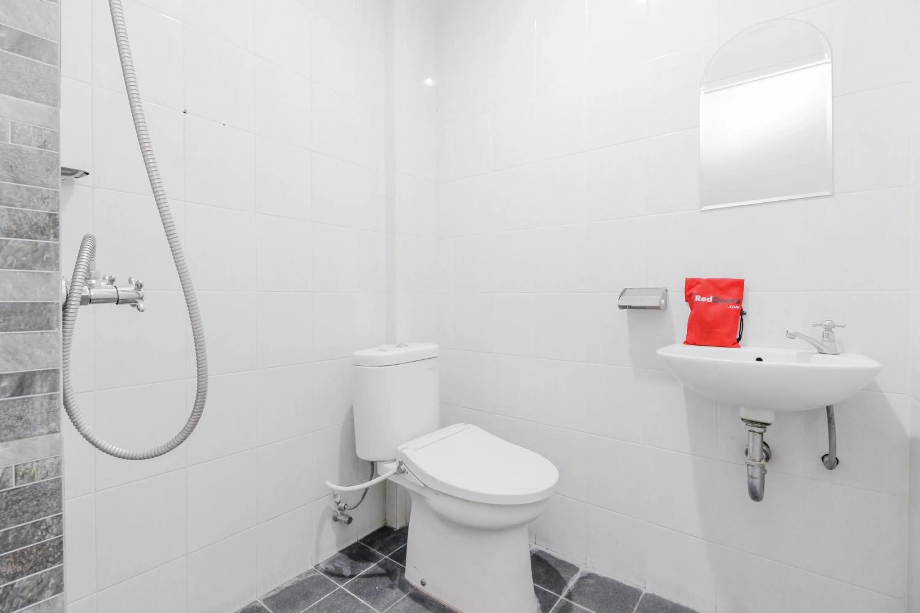 Bathroom in RedDoorz near Pancoran