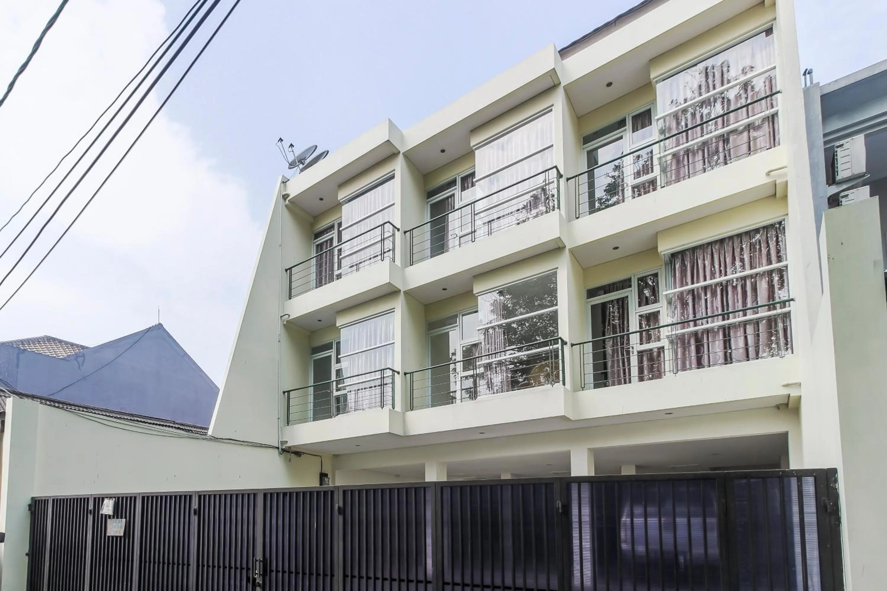 Property building in RedDoorz near Pancoran