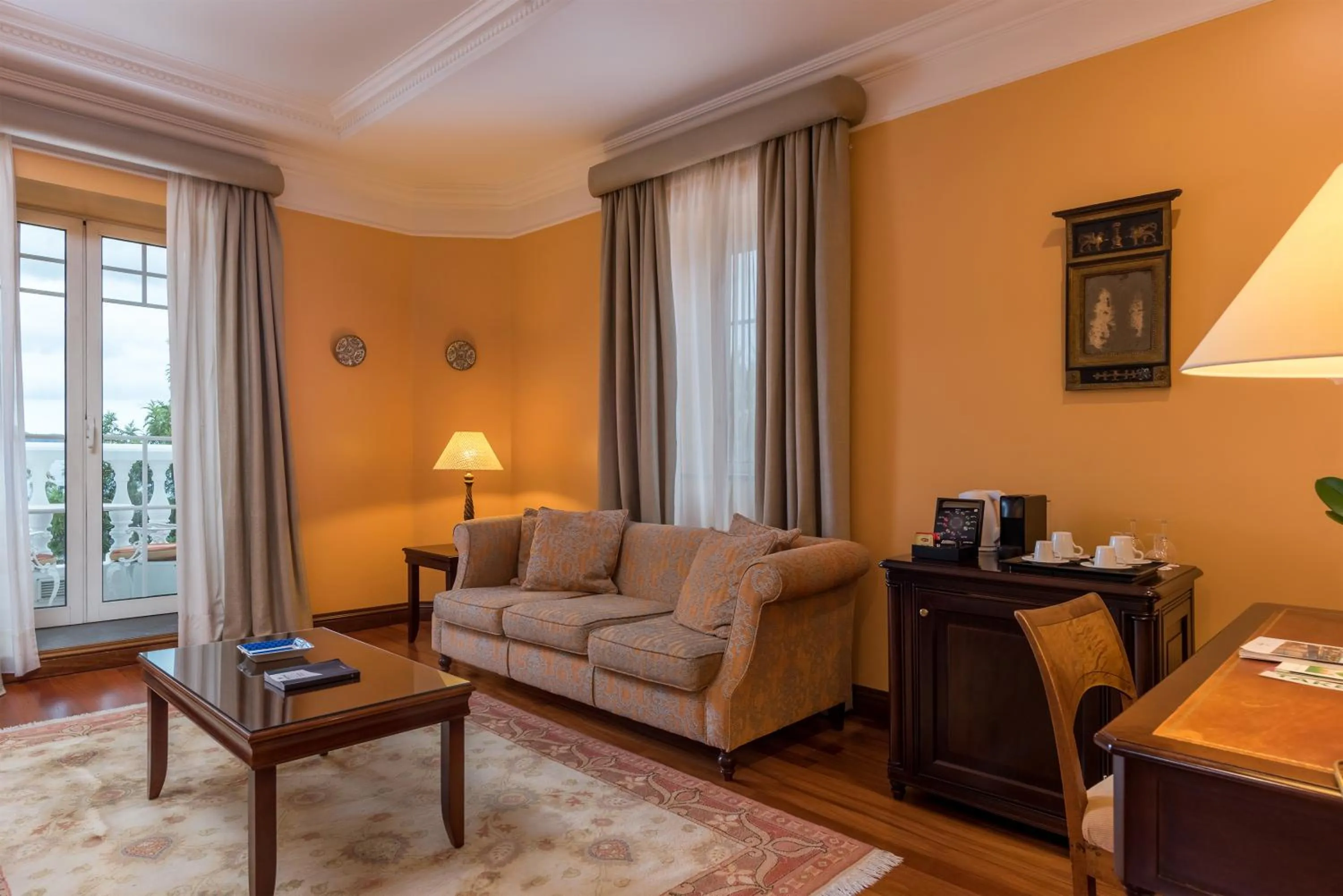 Living room in Pestana Miramar Garden & Ocean Hotel