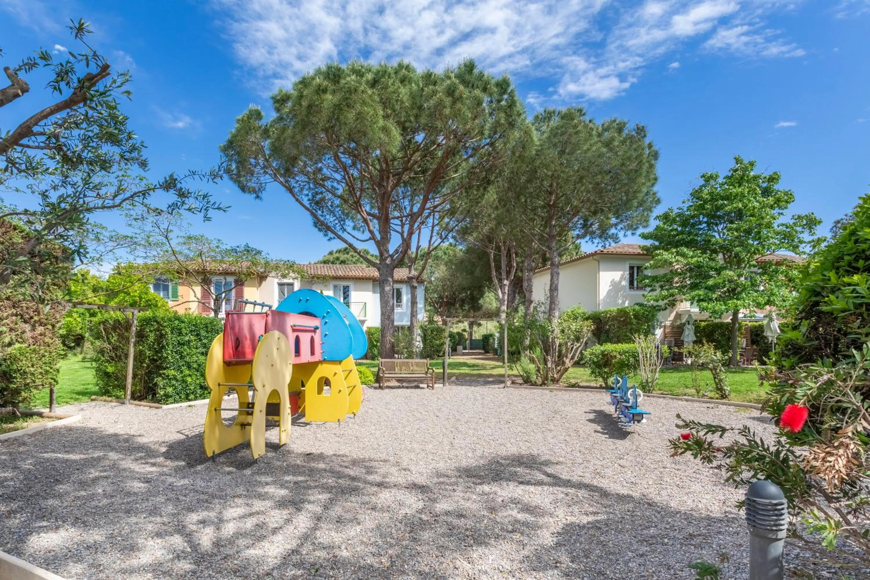 Property building in Résidence Pierre & Vacances le Hameau de la Pinède