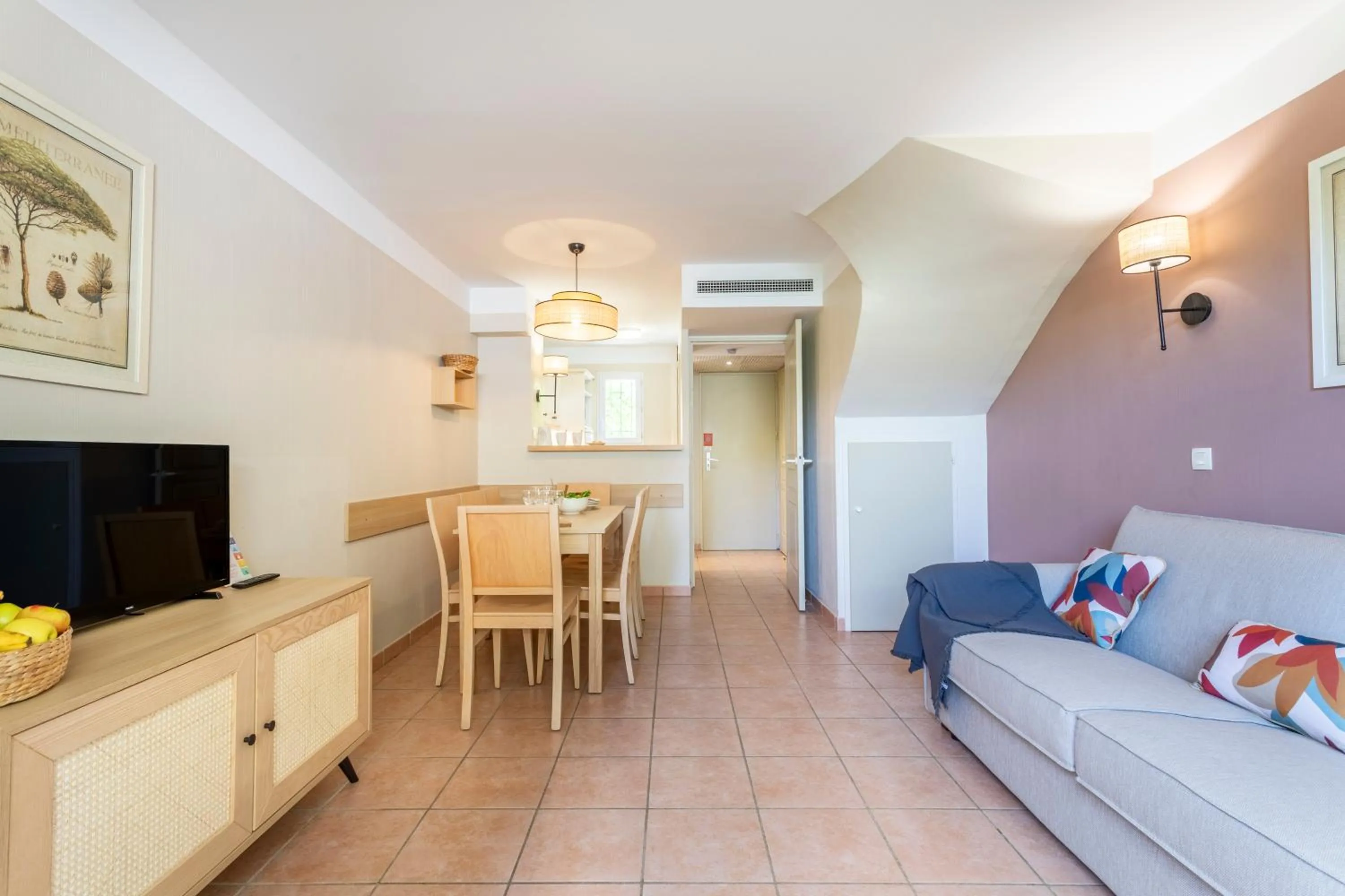 Communal lounge/ TV room in Résidence Pierre & Vacances le Hameau de la Pinède