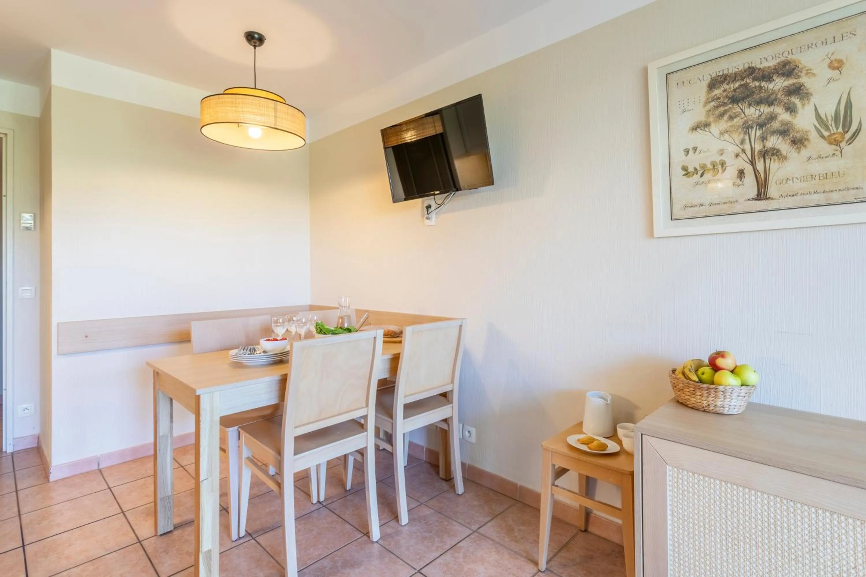 Communal lounge/ TV room in Résidence Pierre & Vacances le Hameau de la Pinède