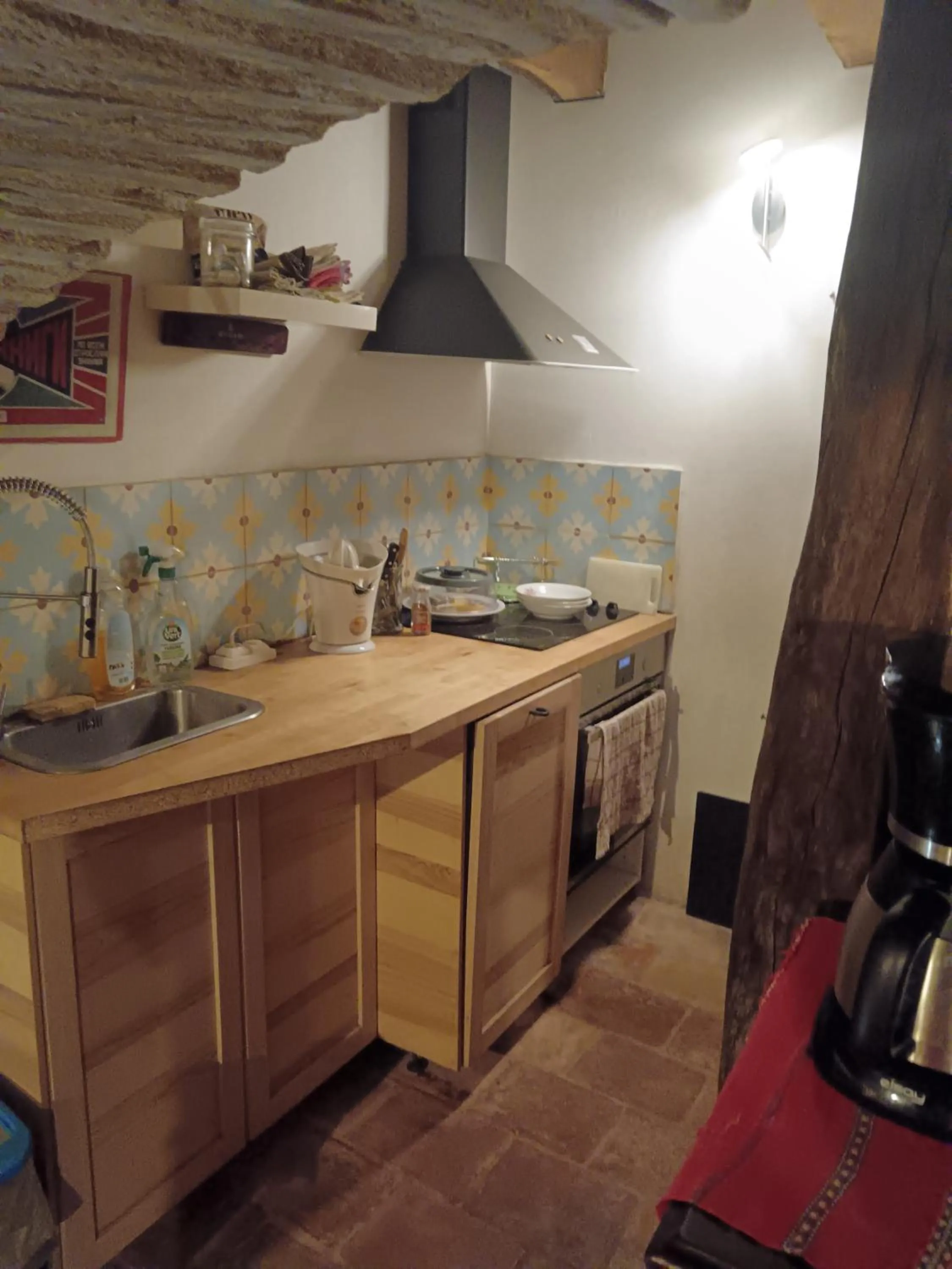 Kitchen or kitchenette in La lauze et l'anguille