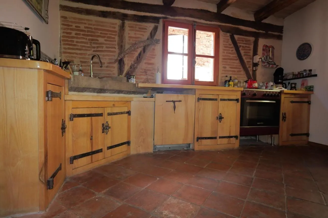 kitchen in La lauze et l'anguille