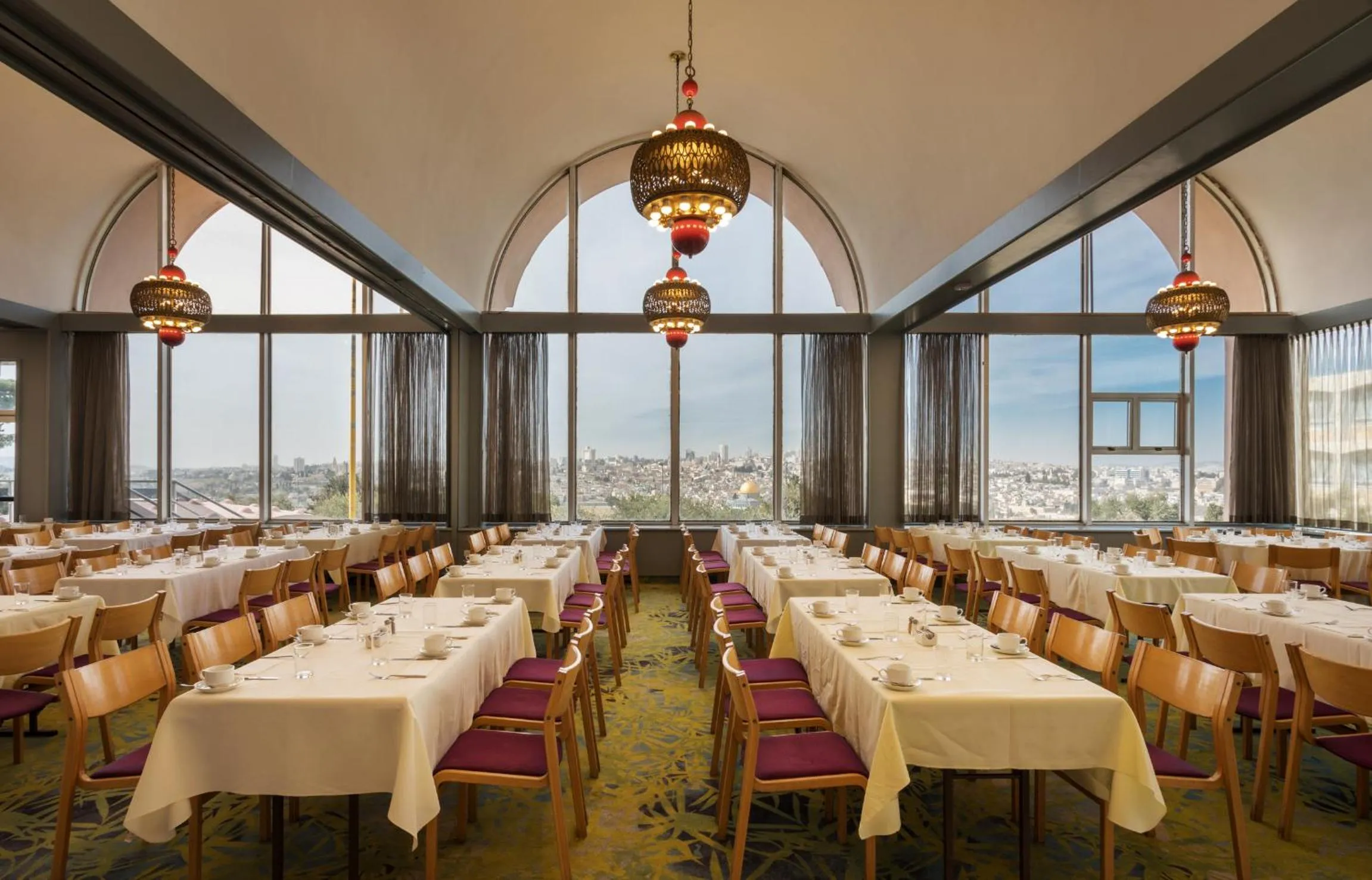 Restaurant/places to eat in Seven Arches Hotel