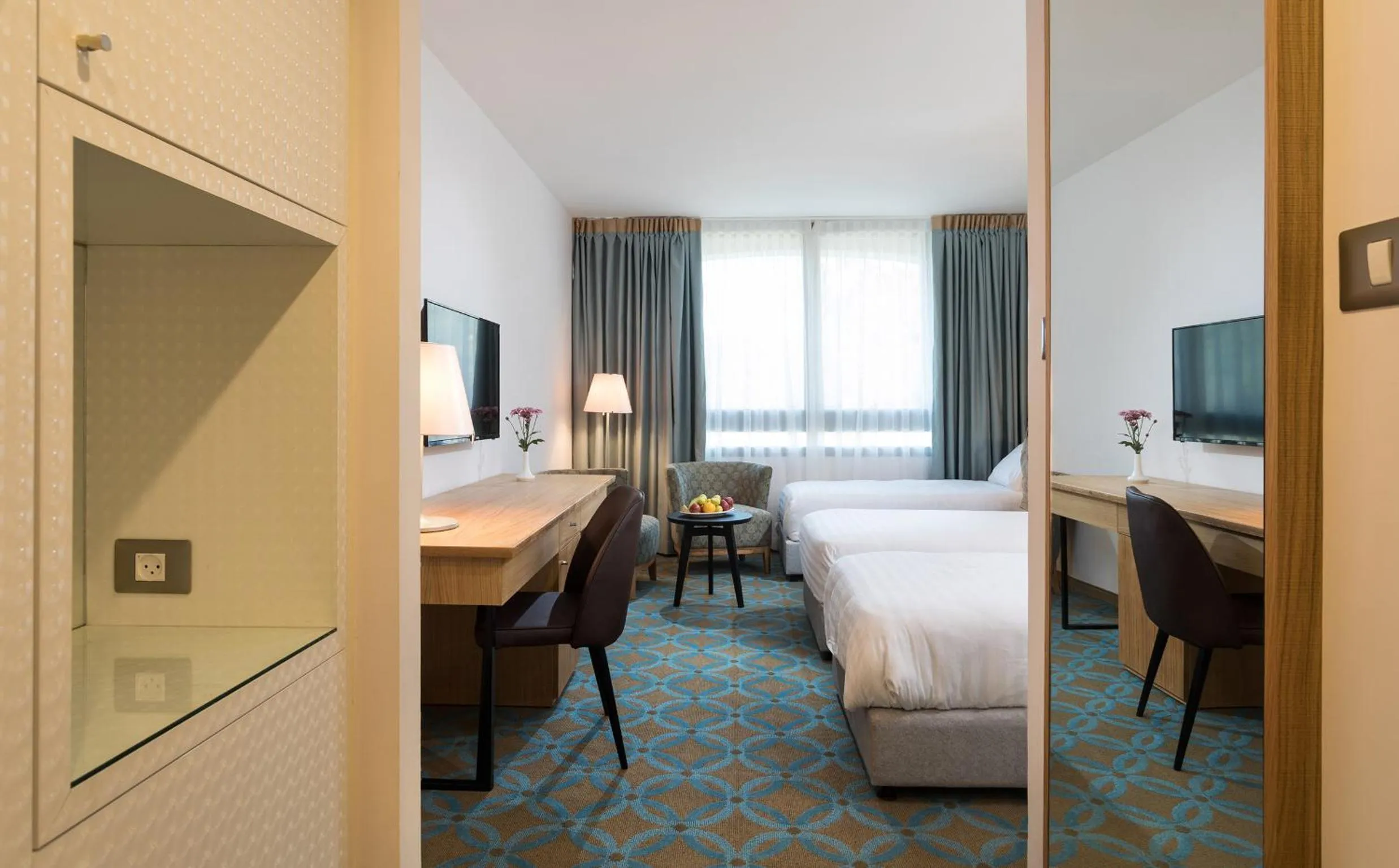 Photo of the whole room, Bed in Seven Arches Hotel