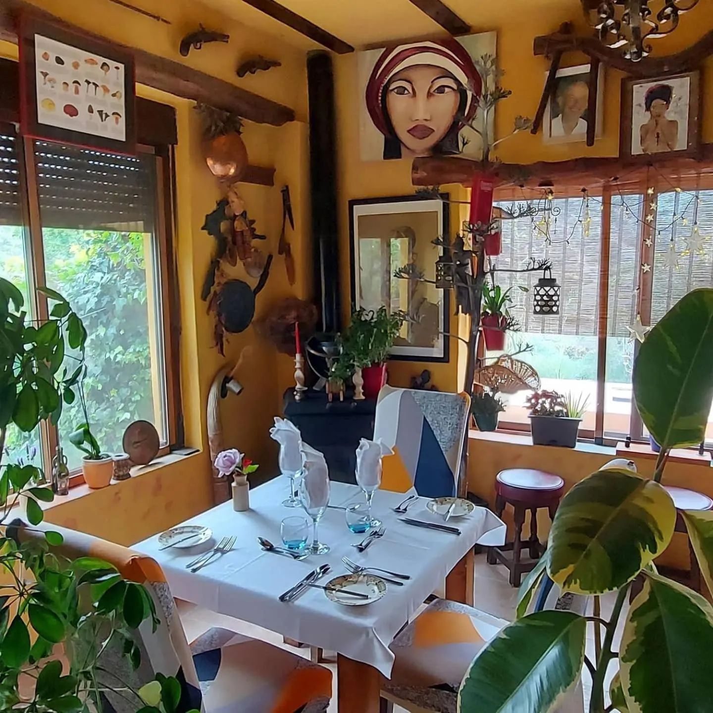 Restaurant/places to eat in Casa Joya