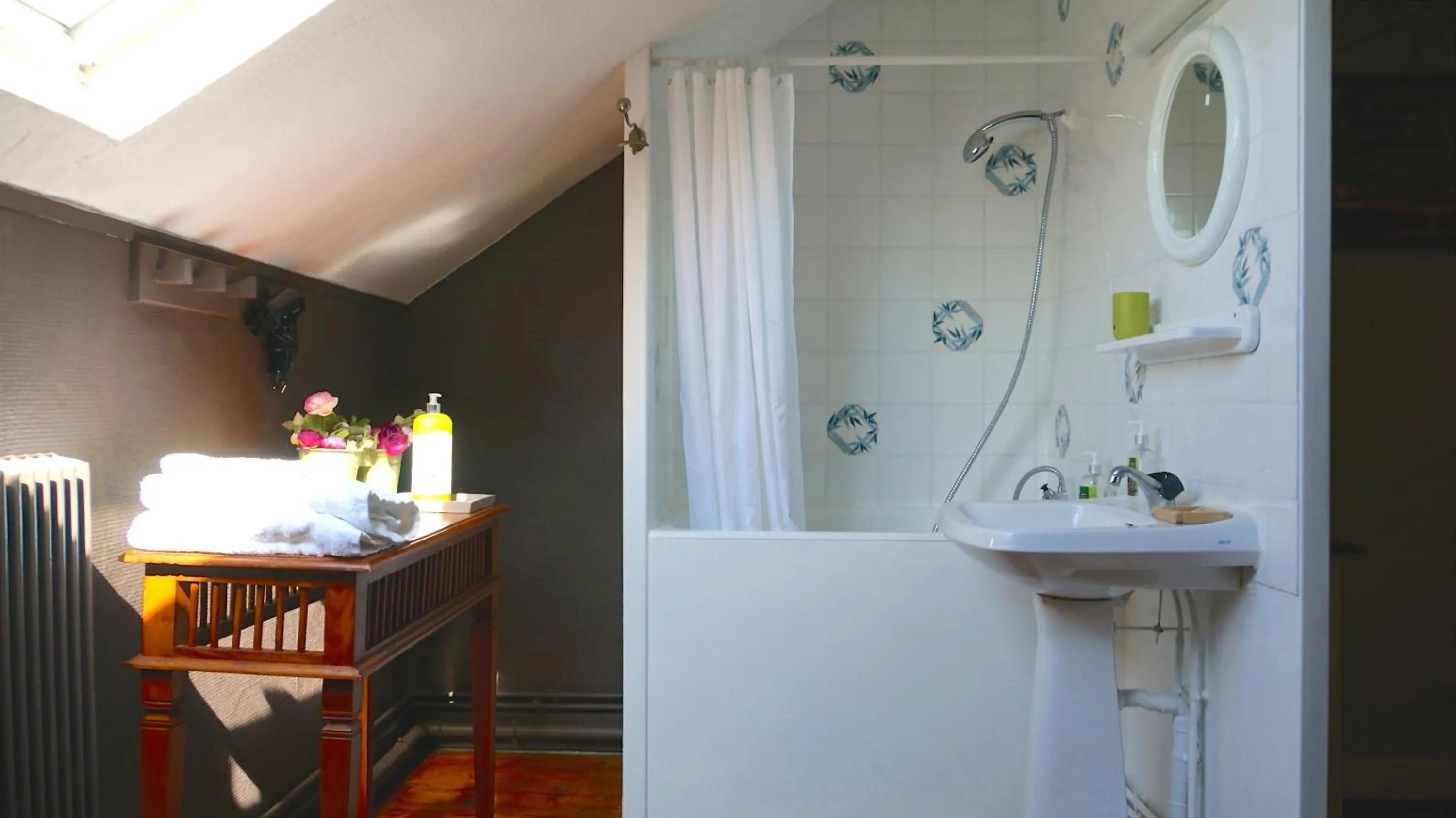 Decorative detail in Abri du Passant