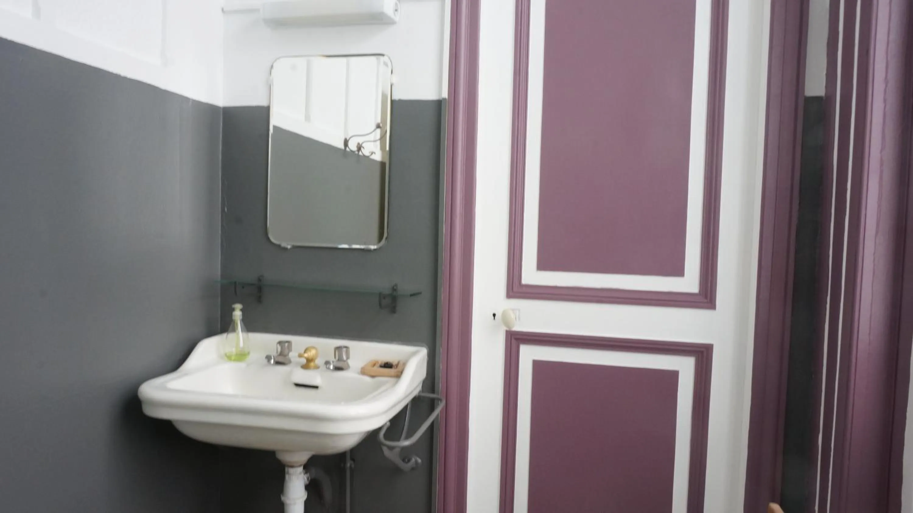 Bathroom in Abri du Passant