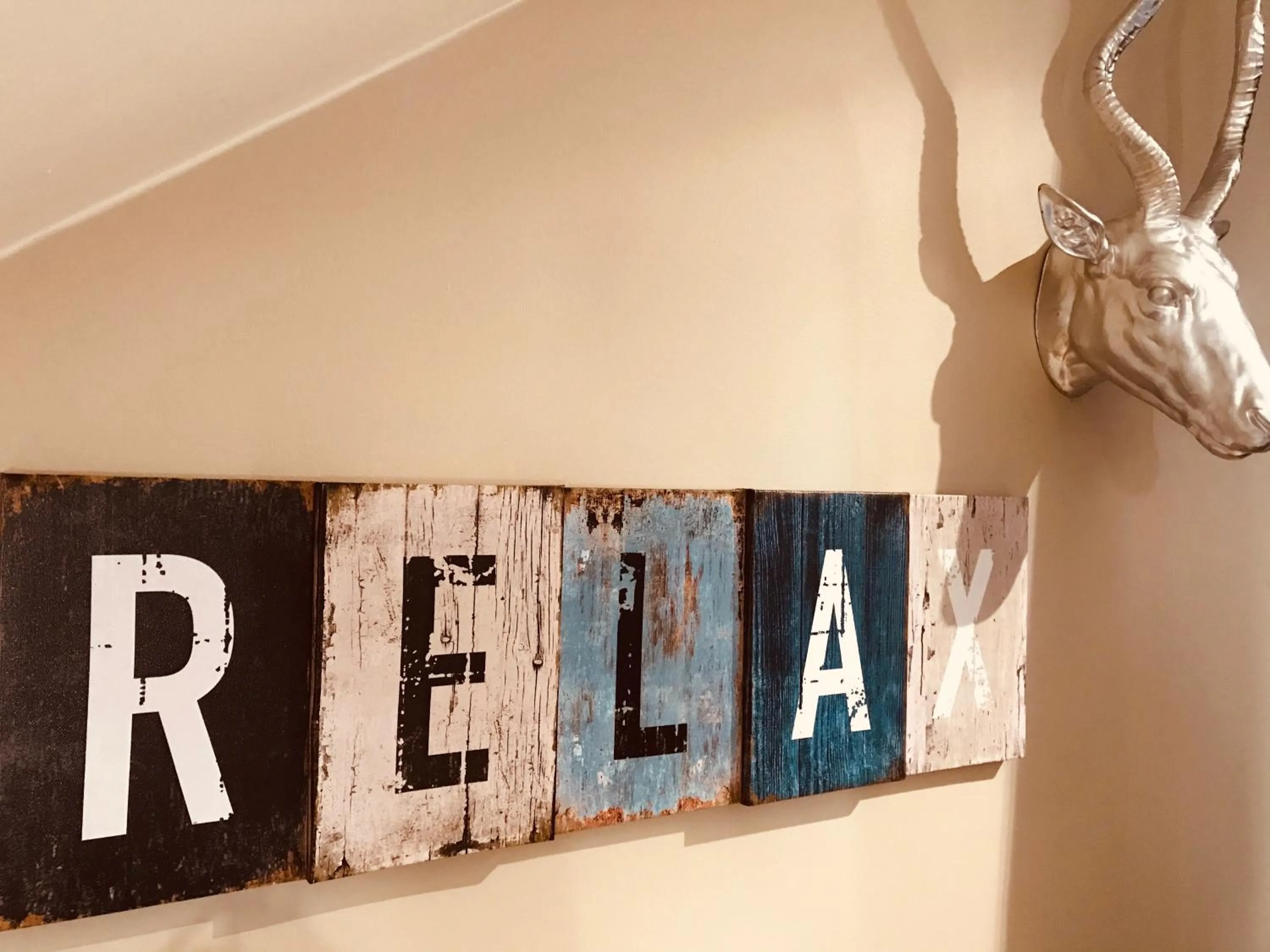 Property logo or sign in Abri du Passant