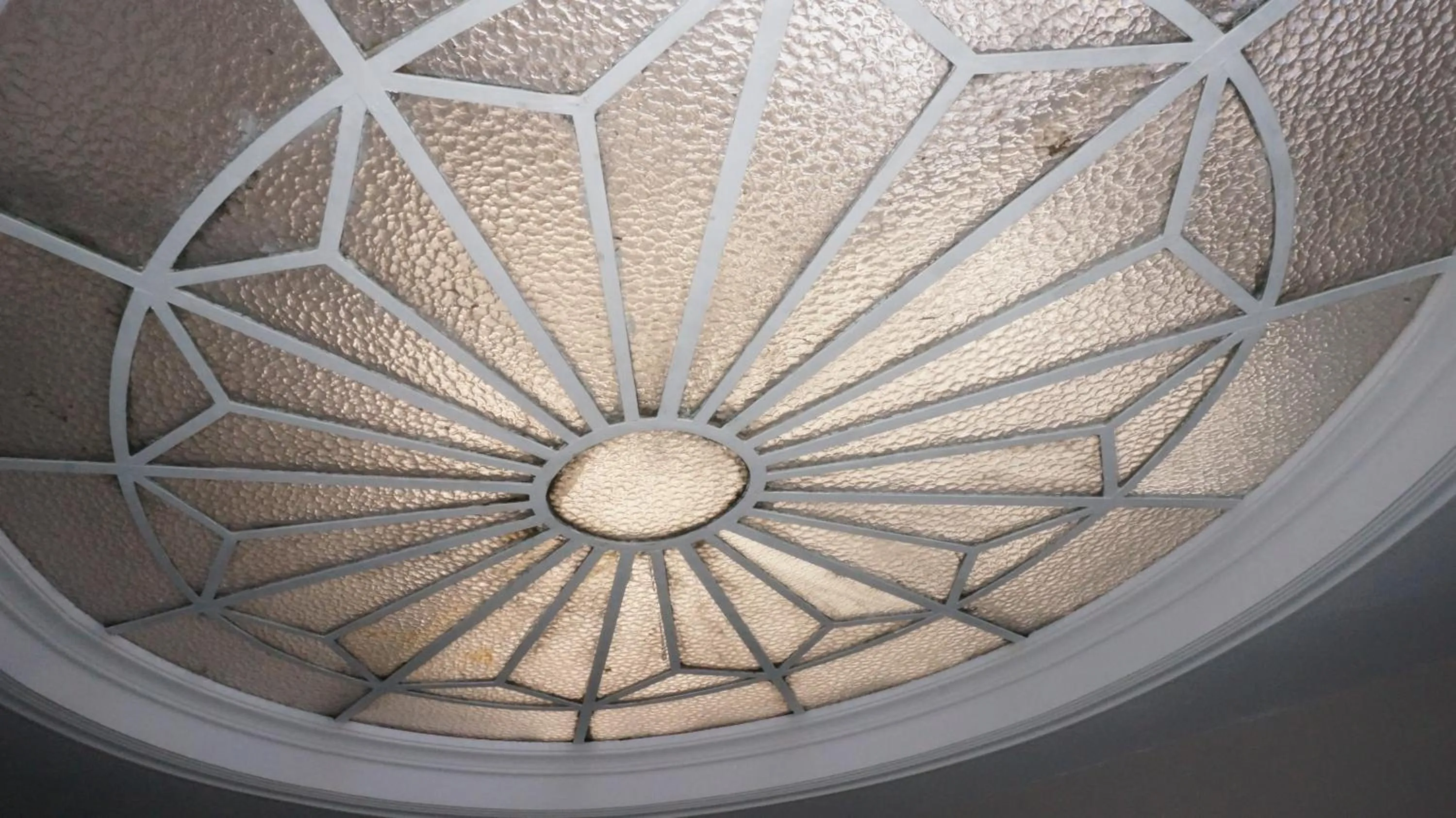 Decorative detail in Abri du Passant