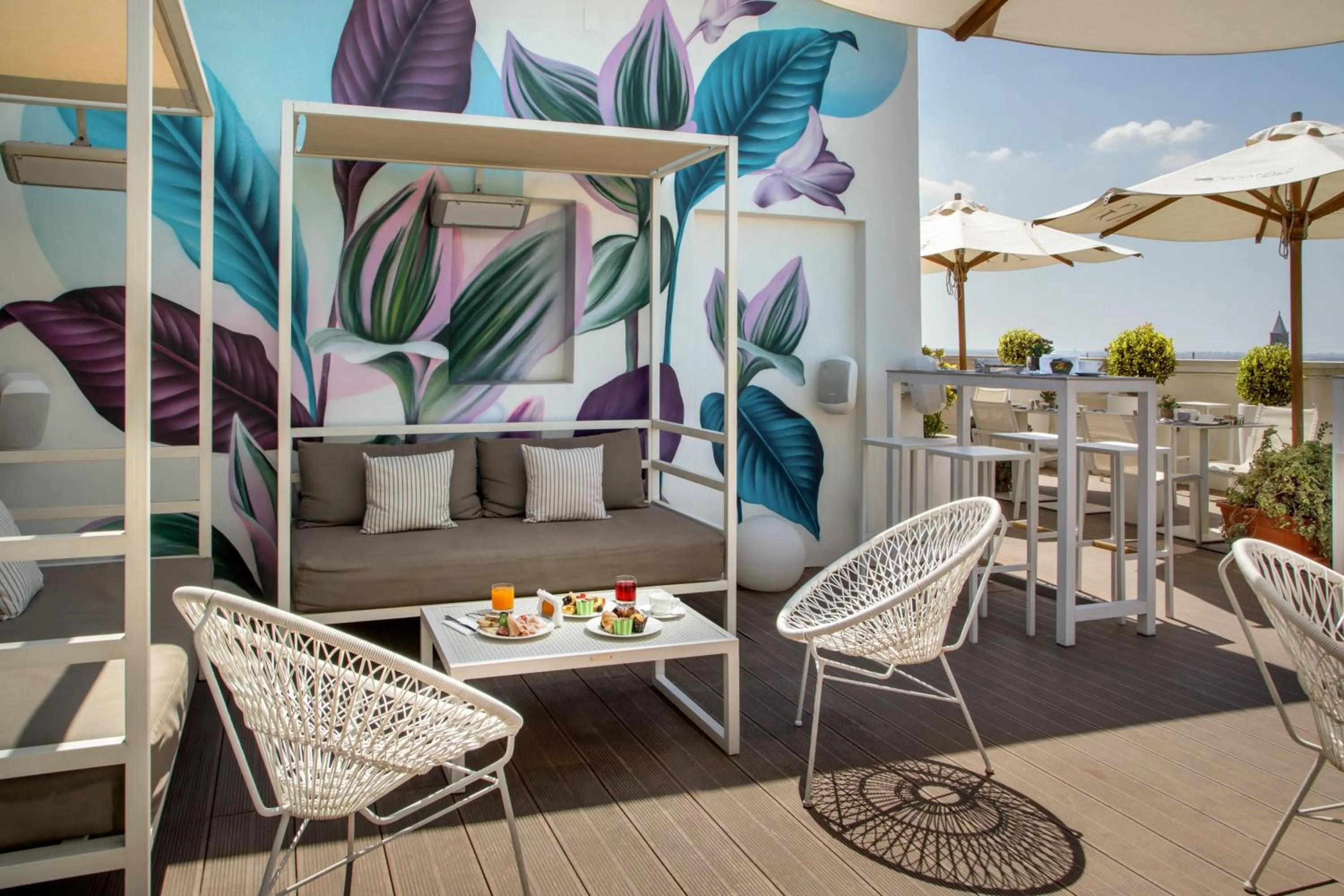 Balcony/Terrace in The Independent Hotel