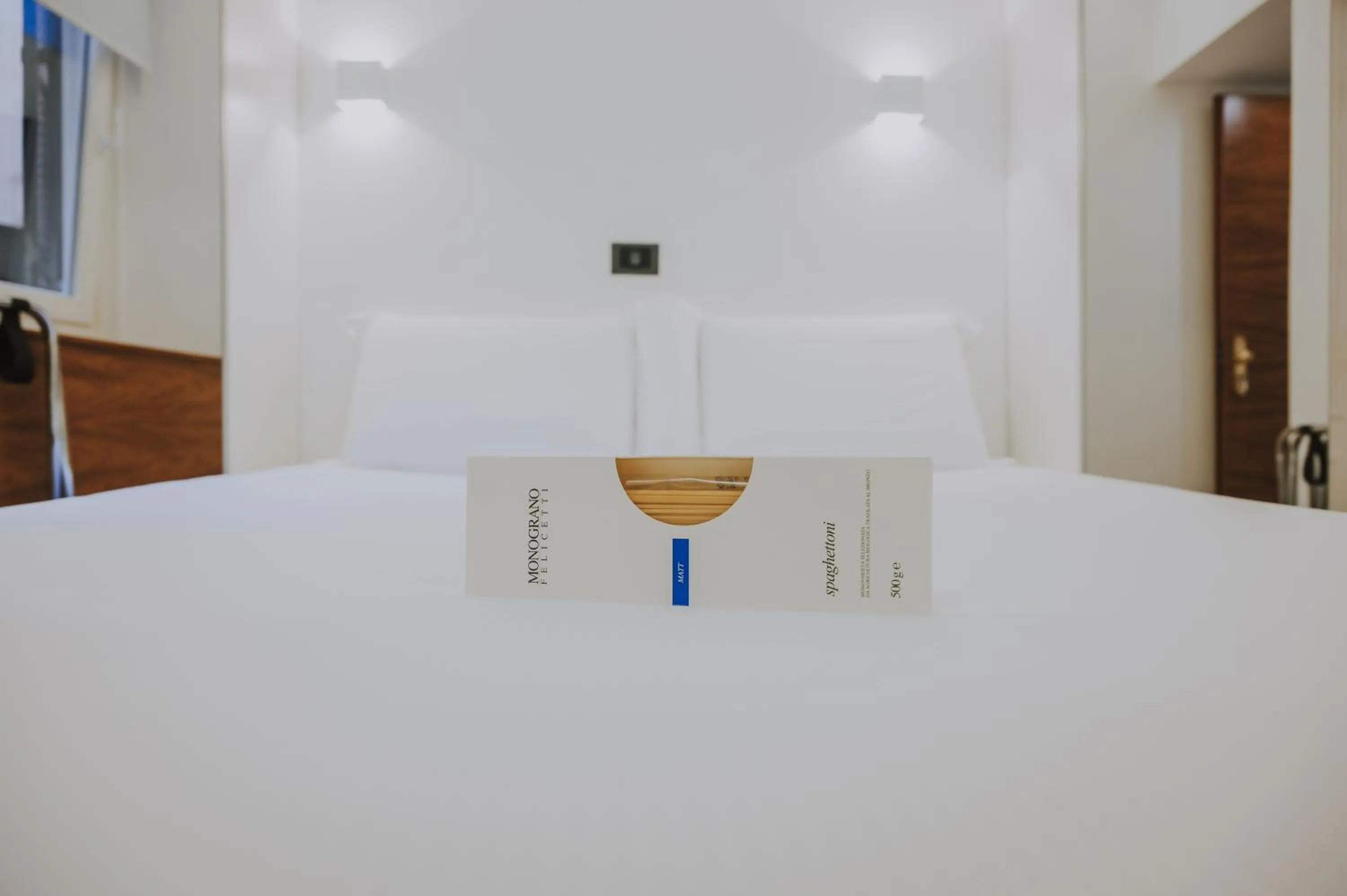 Bed in Albergo Delle Regioni, Barberini - Fontana di Trevi